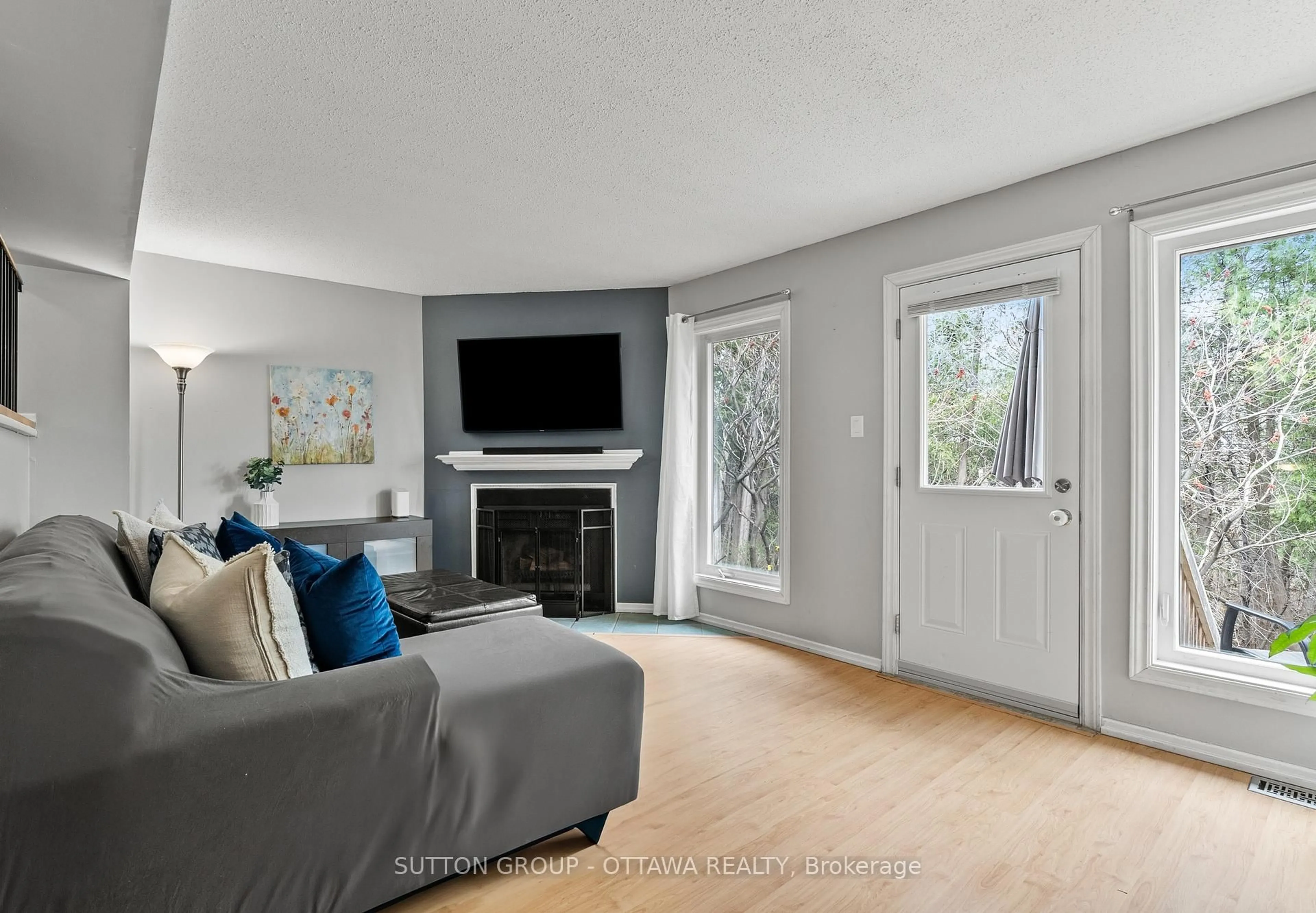 Living room with furniture, unknown for 55 LIGHTFOOT Pl, Ottawa Ontario K2L 3M3