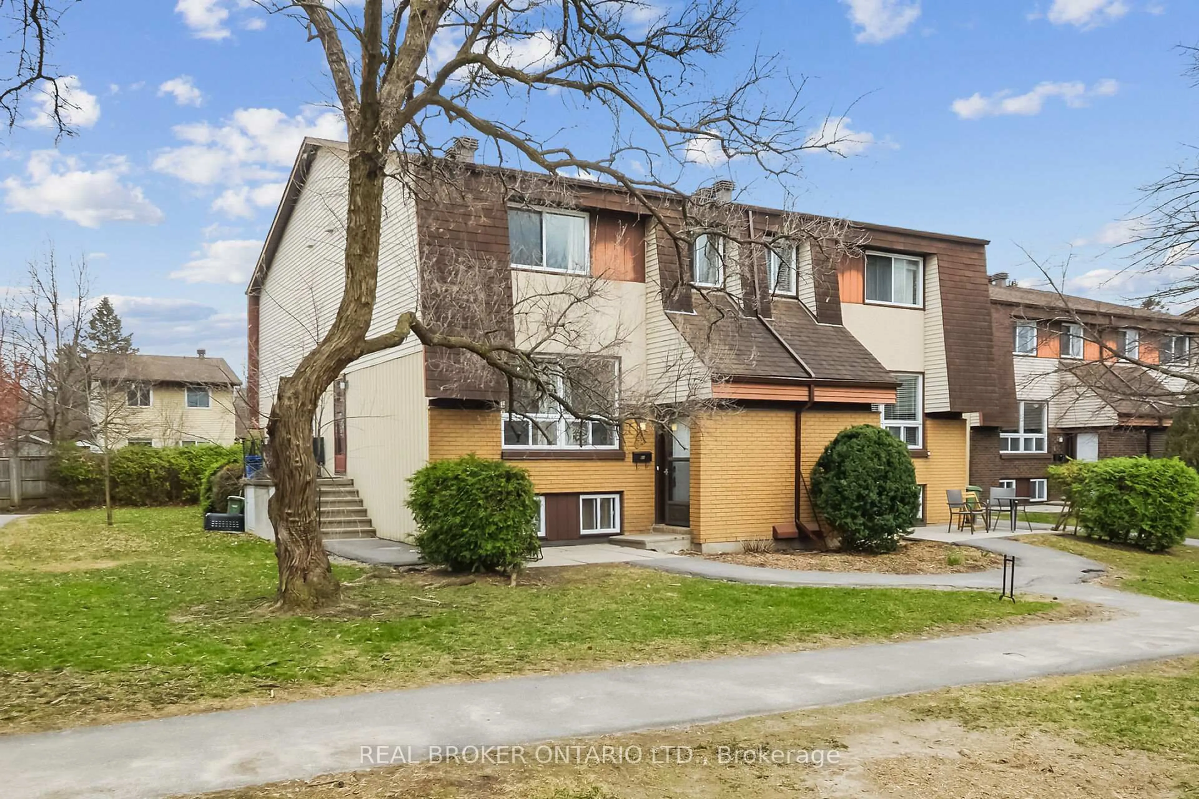 Unknown for 61 Pixley Private, Ottawa Ontario K1G 4C3