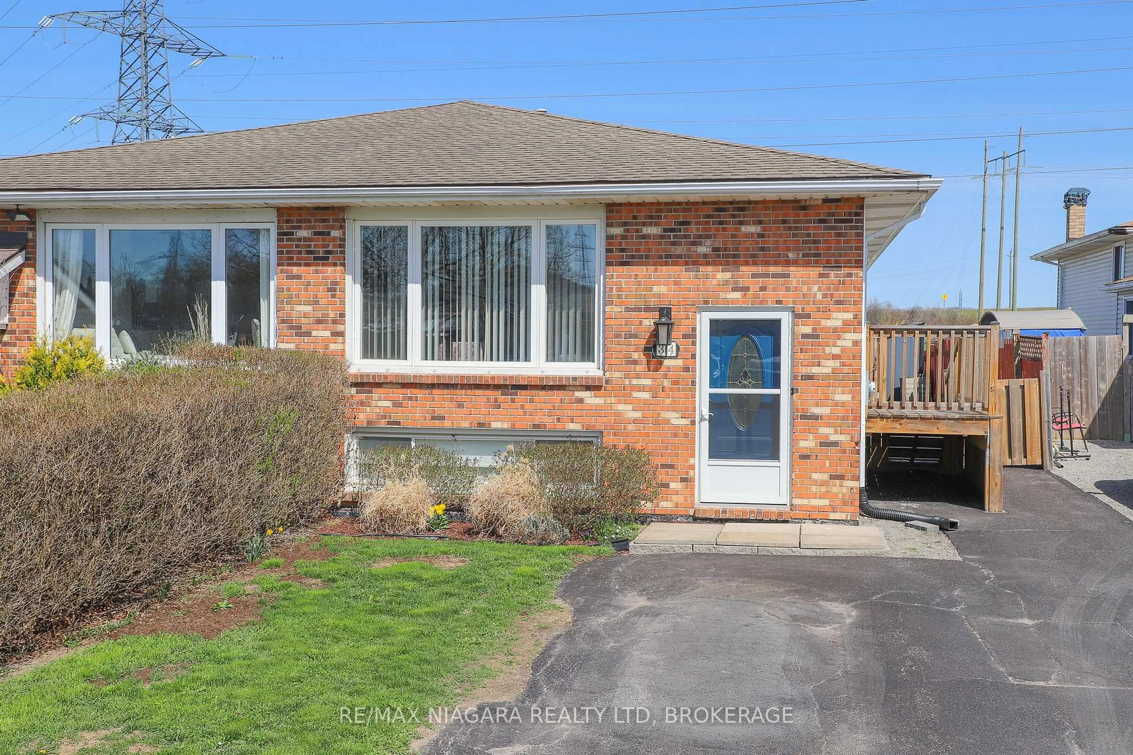 Home with brick exterior material, street for 34 Swayze Crt, Thorold Ontario L2V 4Y9