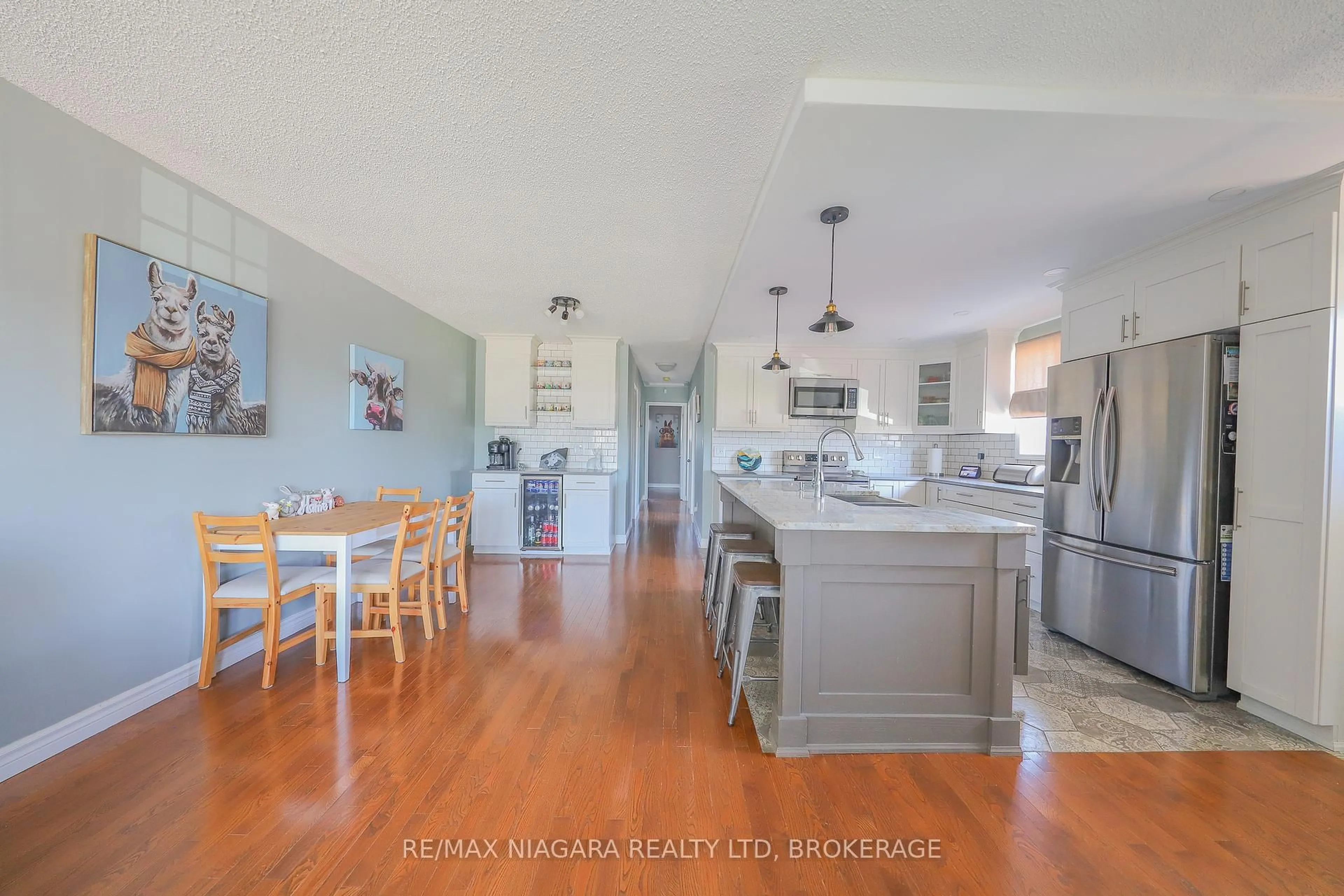 Open concept kitchen, unknown for 34 Swayze Crt, Thorold Ontario L2V 4Y9
