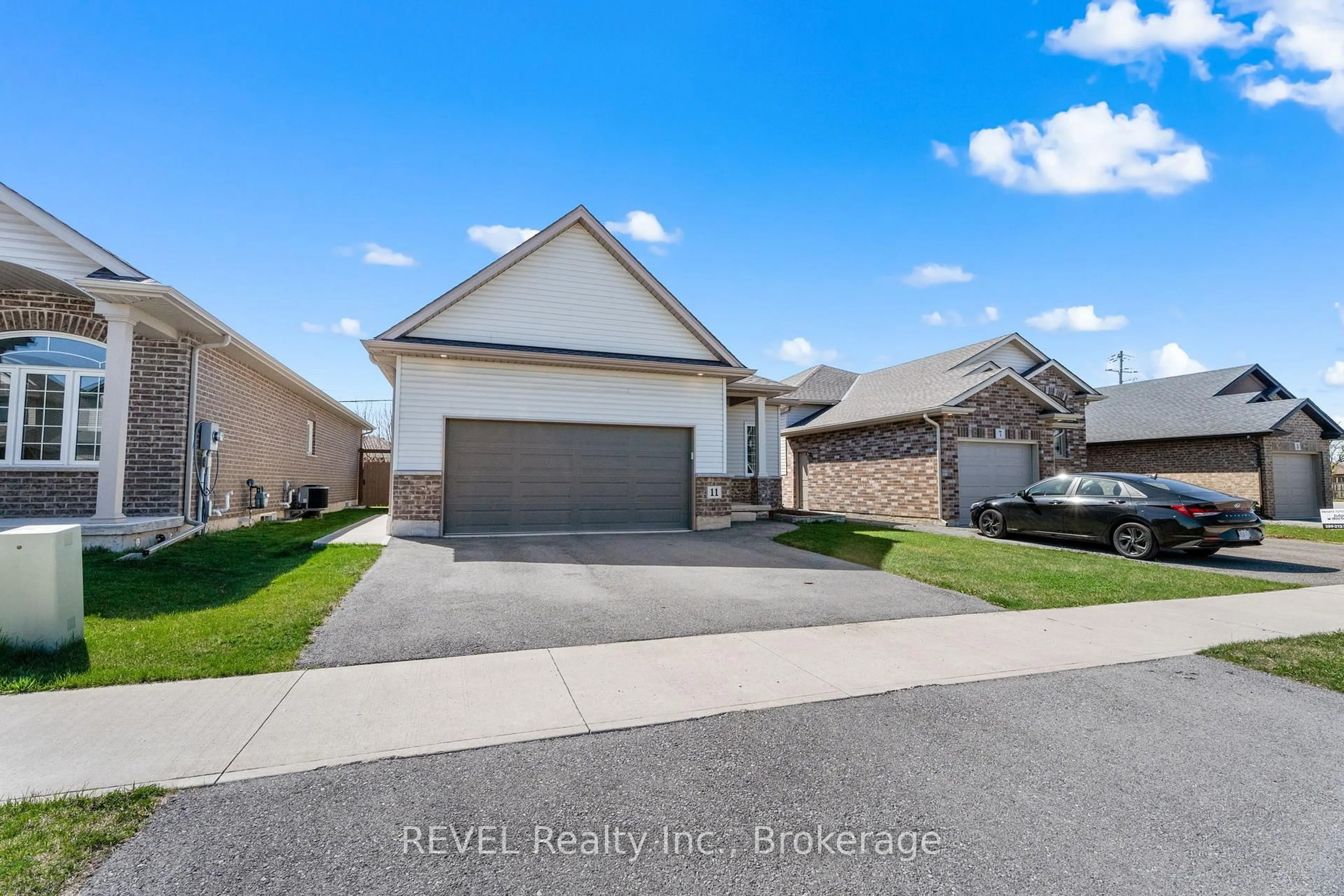 A pic from outside/outdoor area/front of a property/back of a property/a pic from drone, unknown for 11 Berkshire Dr, St. Catharines Ontario L2M 0C2