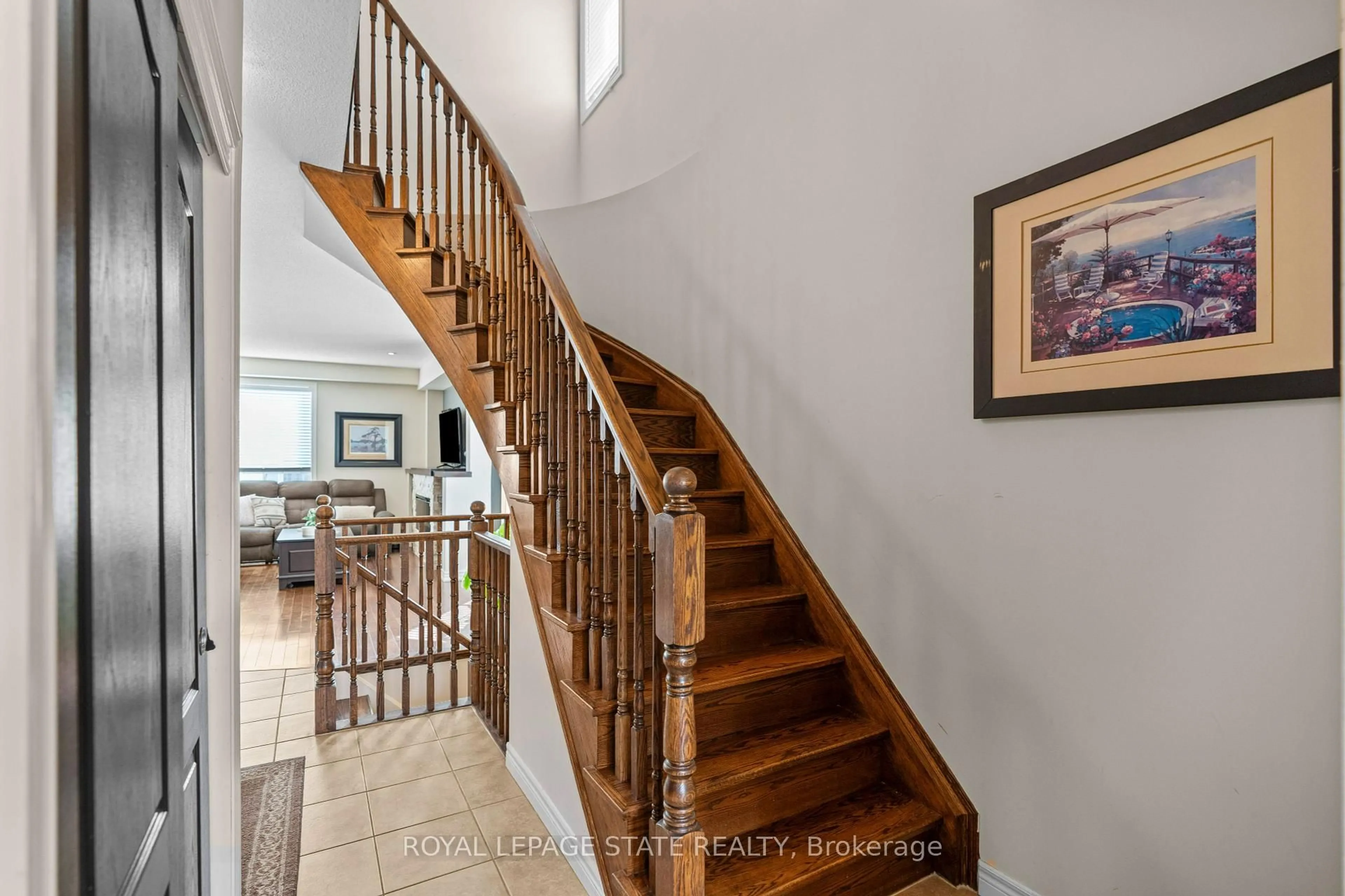 Stairs for 27 Marina Point Cres, Hamilton Ontario L8E 0E4