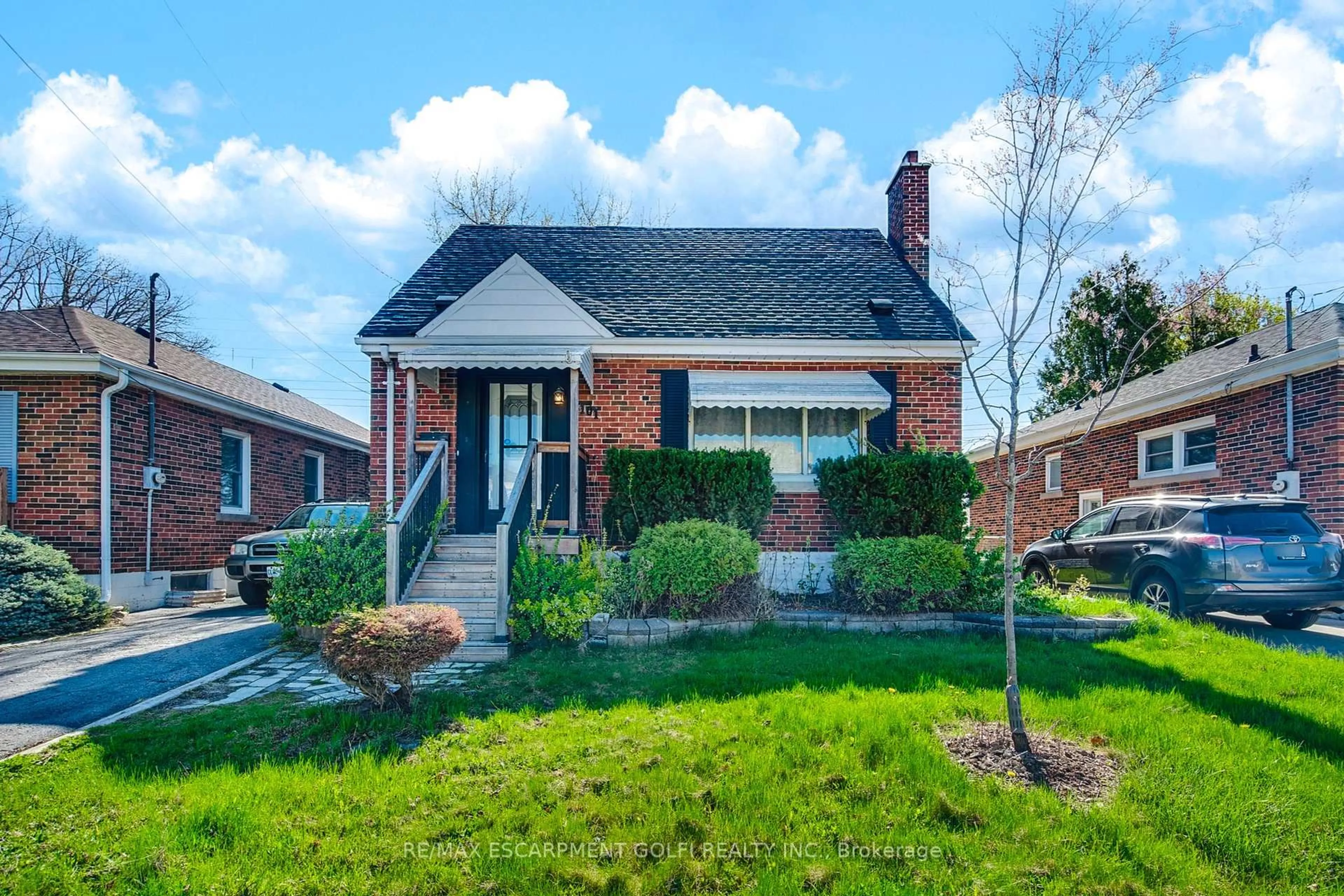 Home with brick exterior material, street for 101 ABERFOYLE Ave, Hamilton Ontario L8K 4S1