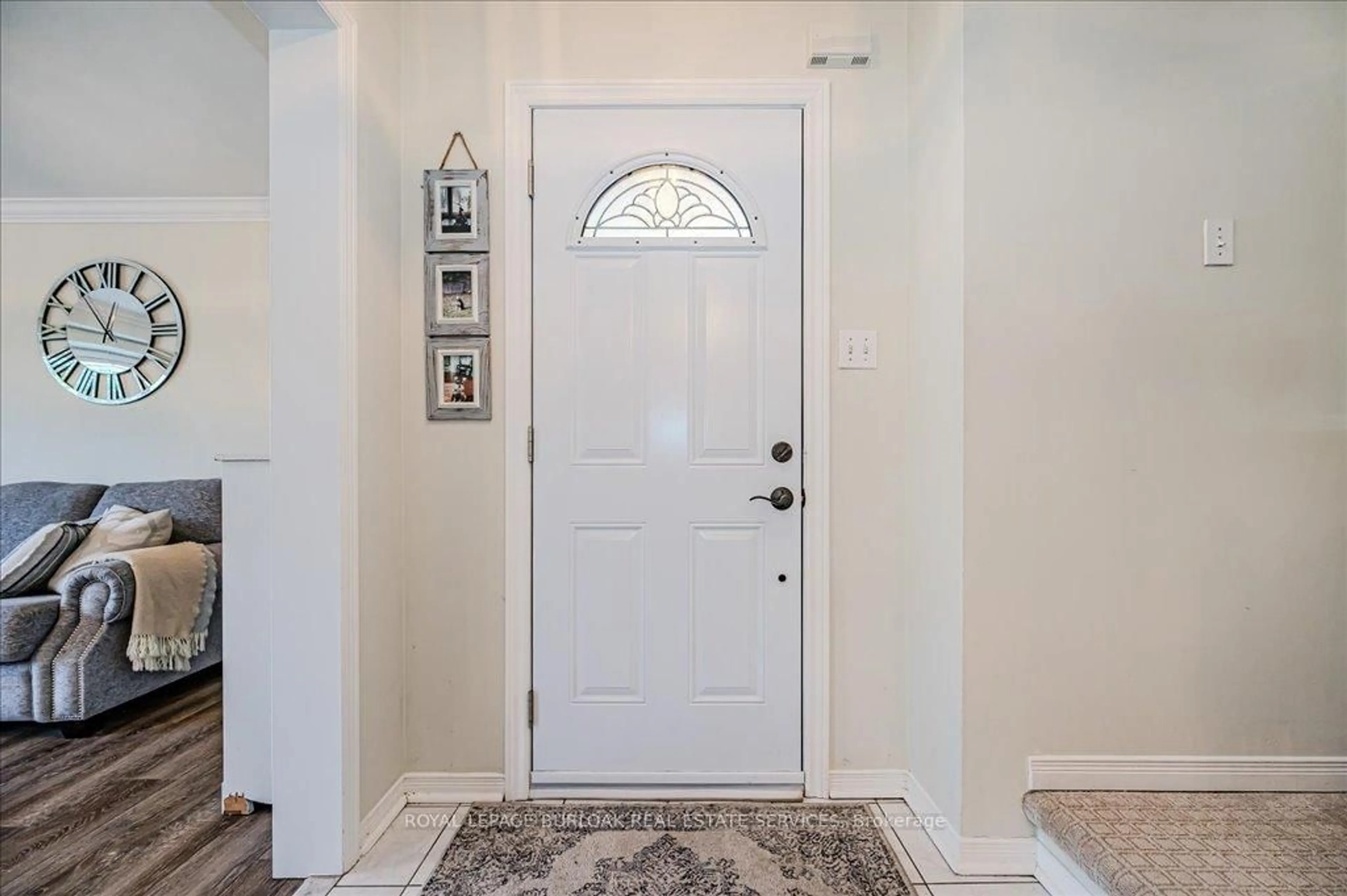 Indoor entryway for 67 Harnesworth Cres, Hamilton Ontario L0R 2H6