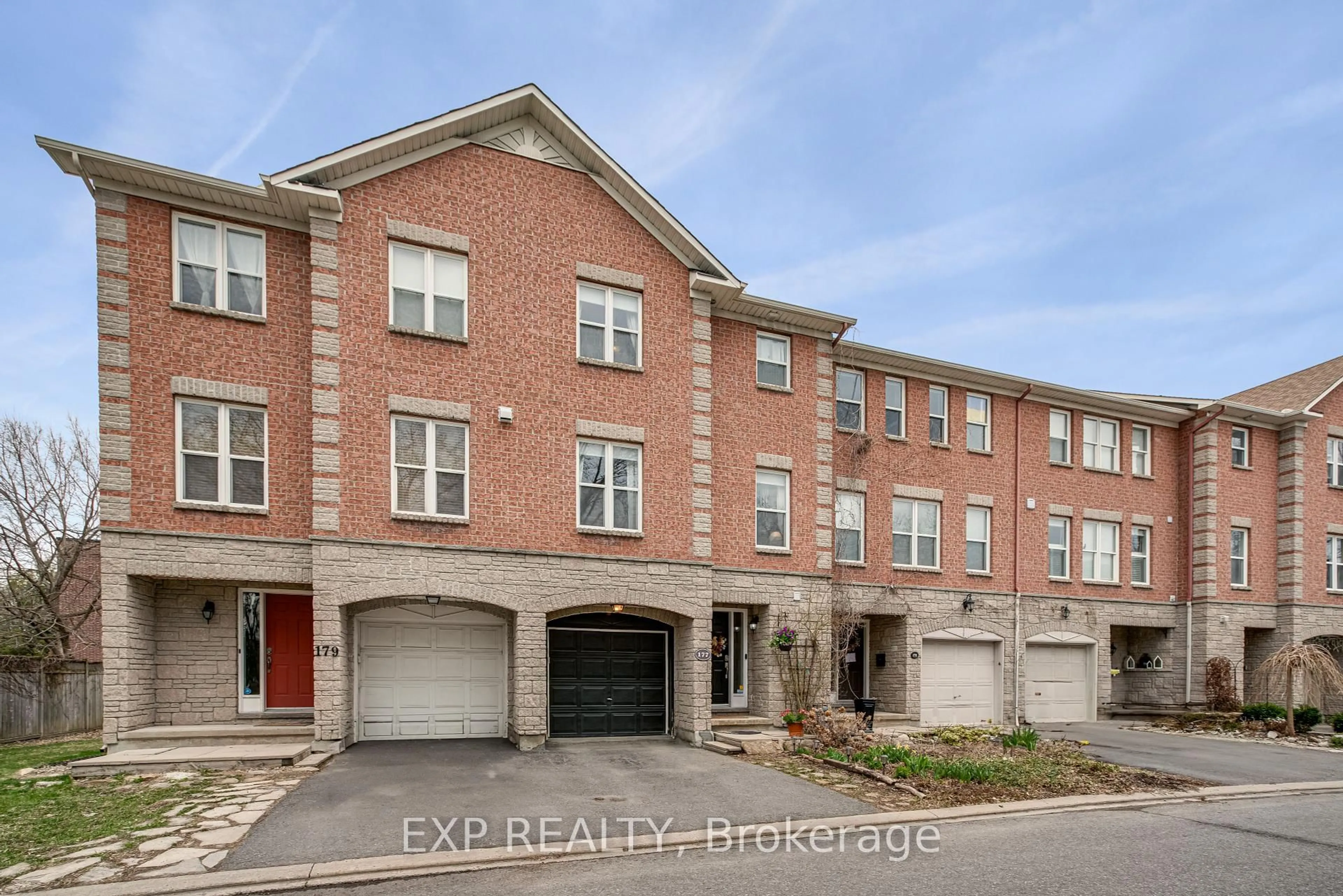 A pic from outside/outdoor area/front of a property/back of a property/a pic from drone, street for 177 Arcola Private, Ottawa Ontario K1K 4W9