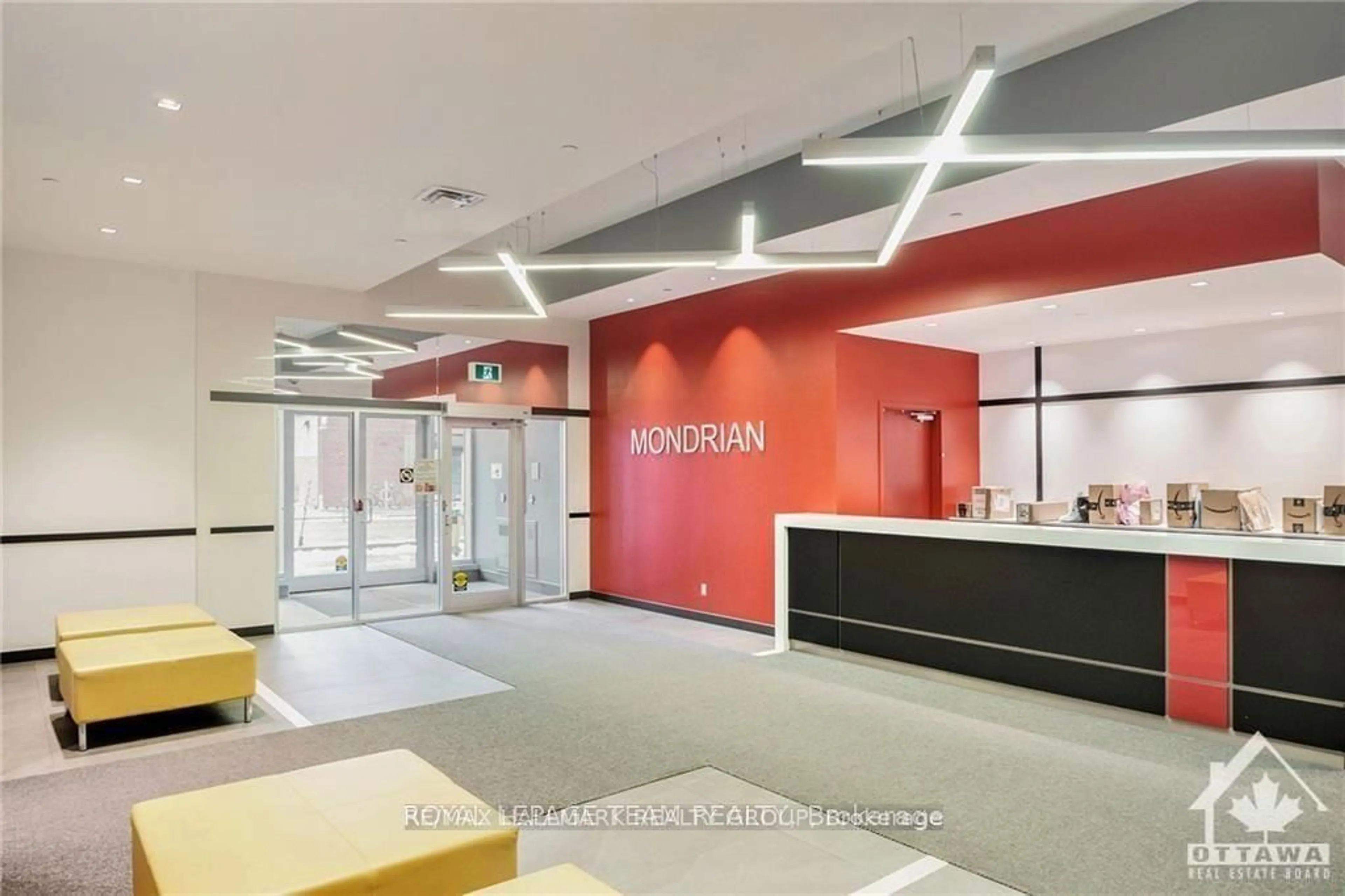 Indoor foyer for 324 Laurier Ave #1705, Ottawa Ontario K1N 6P6