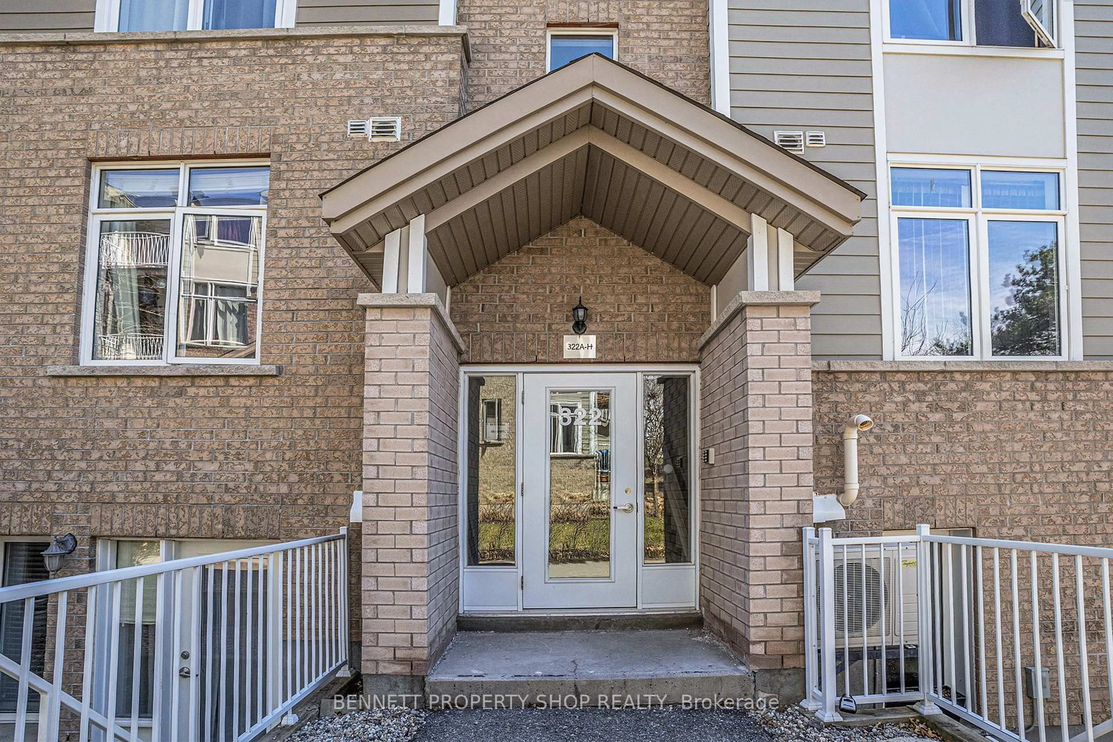 Indoor entryway for 322 Everest Private #H, Ottawa Ontario K1G 4E3