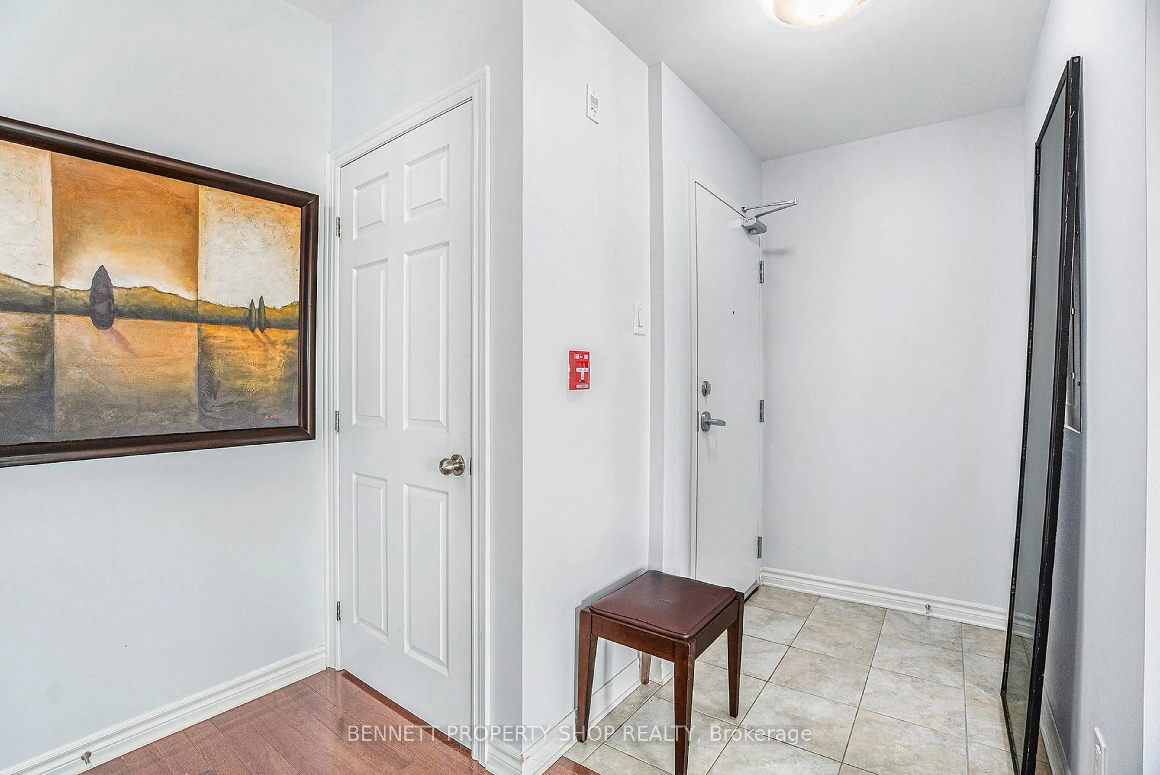 Indoor entryway for 322 Everest N/A #H, Ottawa Ontario K1G 4E3