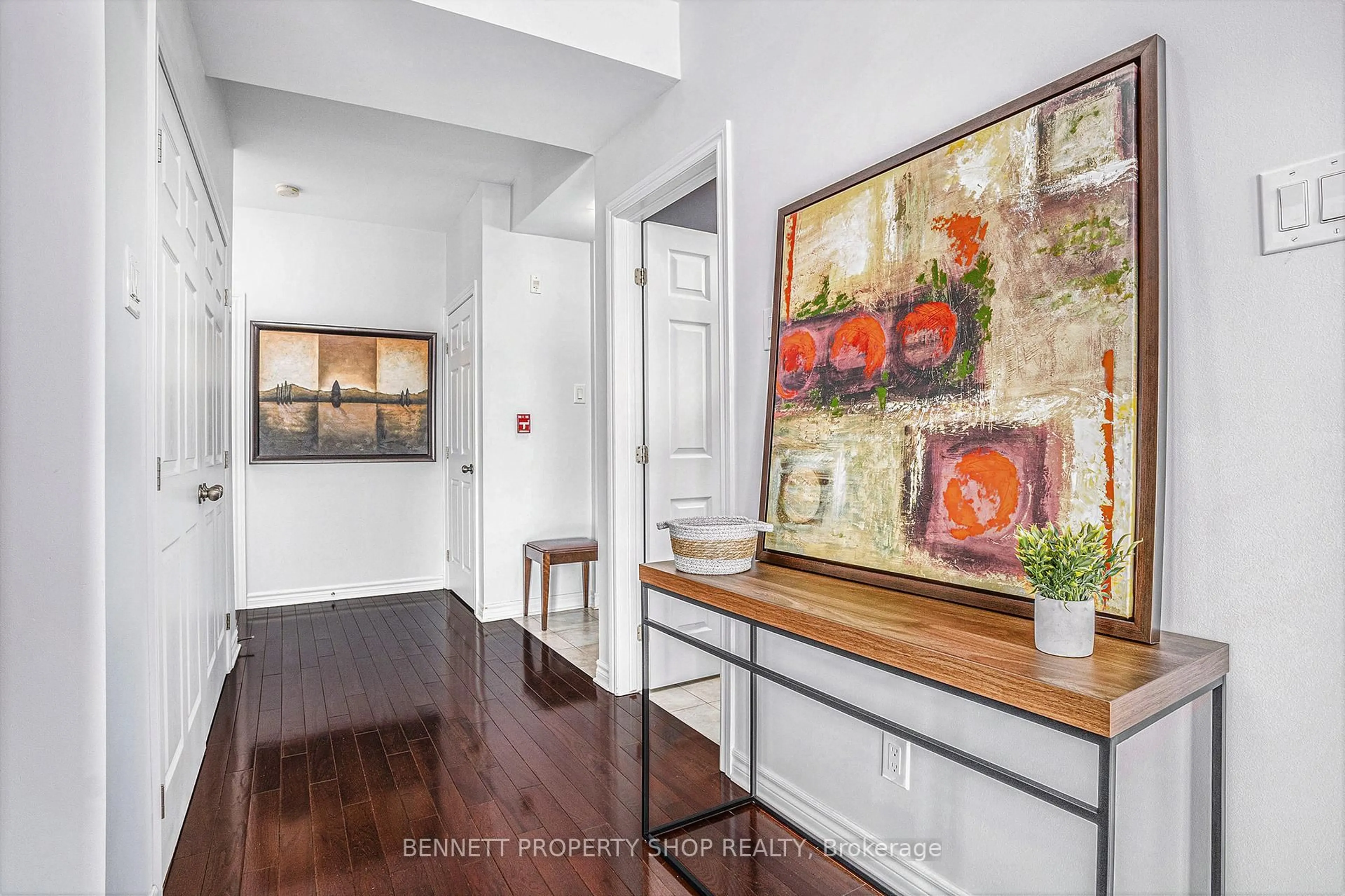 Indoor entryway for 322 Everest N/A #H, Ottawa Ontario K1G 4E3