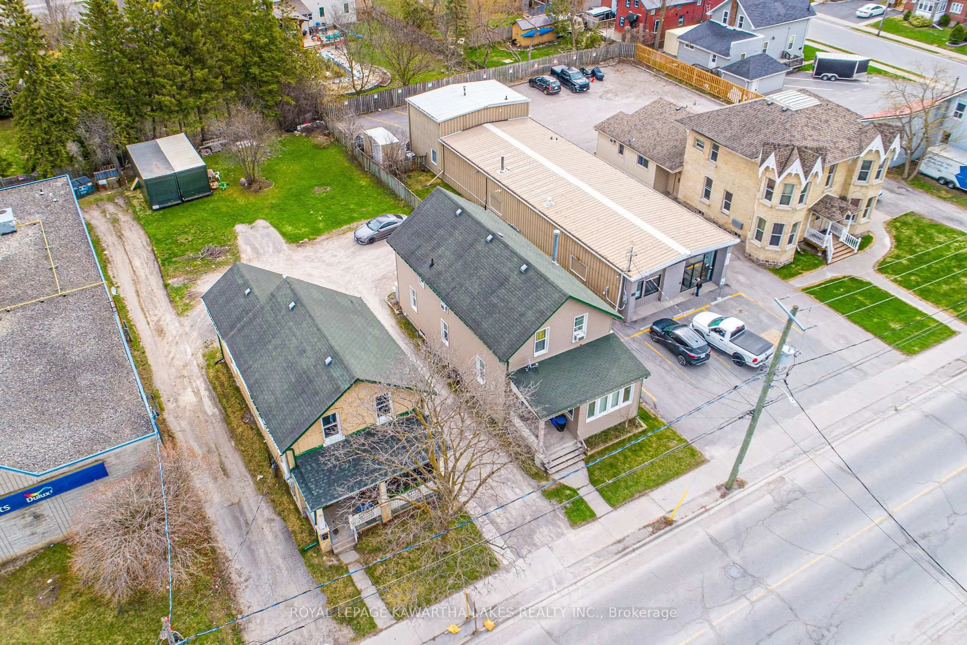 A pic from outside/outdoor area/front of a property/back of a property/a pic from drone, street for 86 Lindsay St, Kawartha Lakes Ontario K9V 2M3