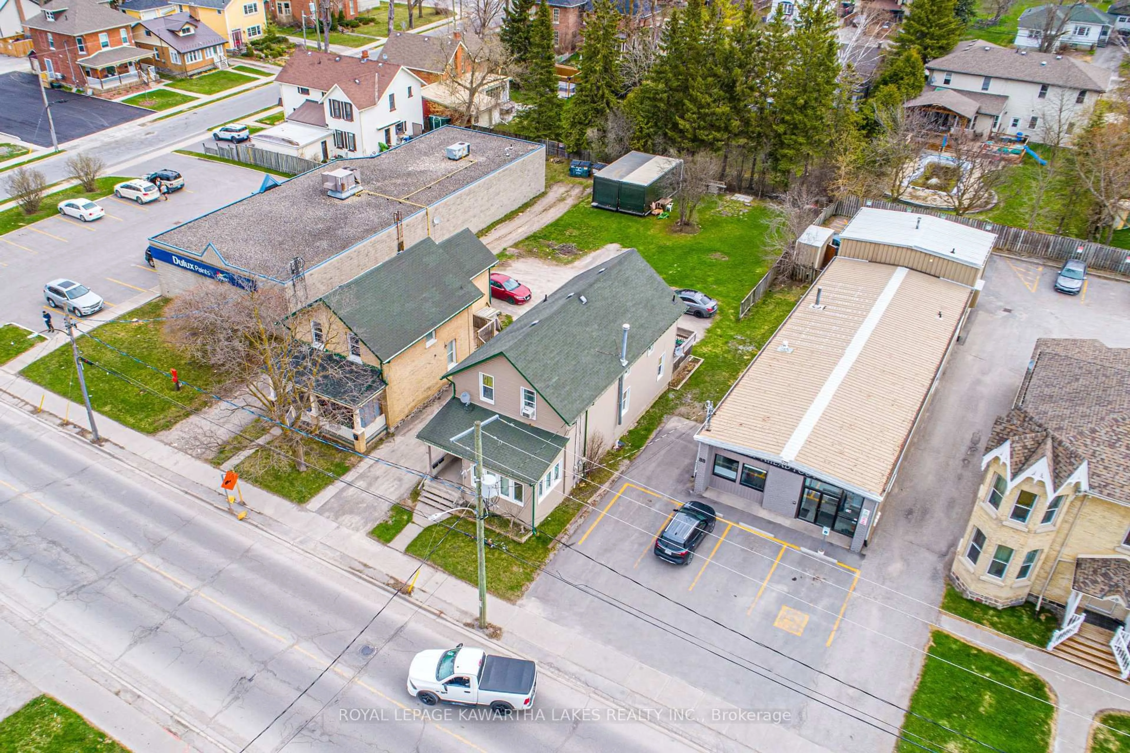 A pic from outside/outdoor area/front of a property/back of a property/a pic from drone, street for 86 Lindsay St, Kawartha Lakes Ontario K9V 2M3