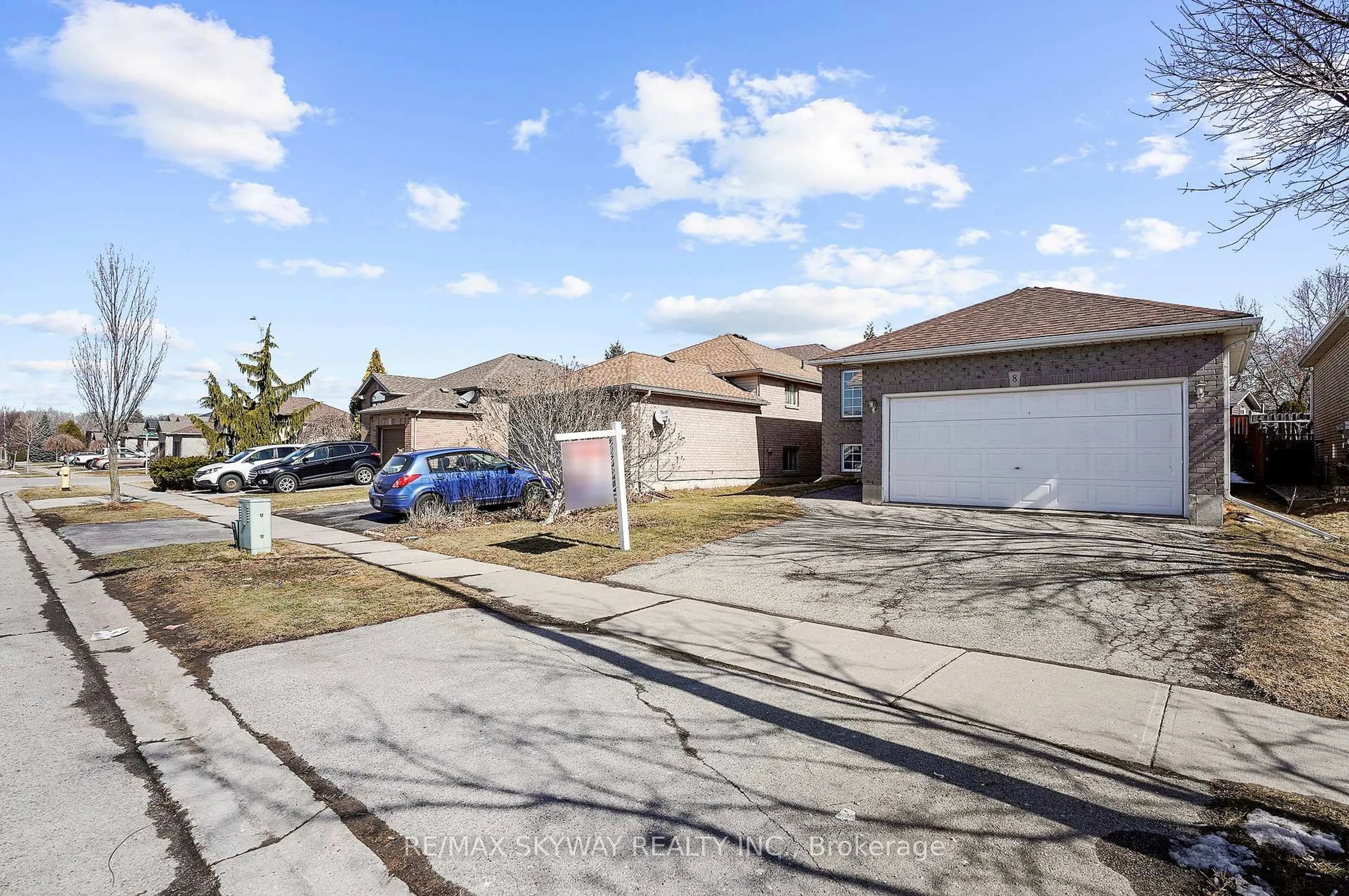 A pic from outside/outdoor area/front of a property/back of a property/a pic from drone, street for 8 Bradley Lane, Brantford Ontario N3T 6R5