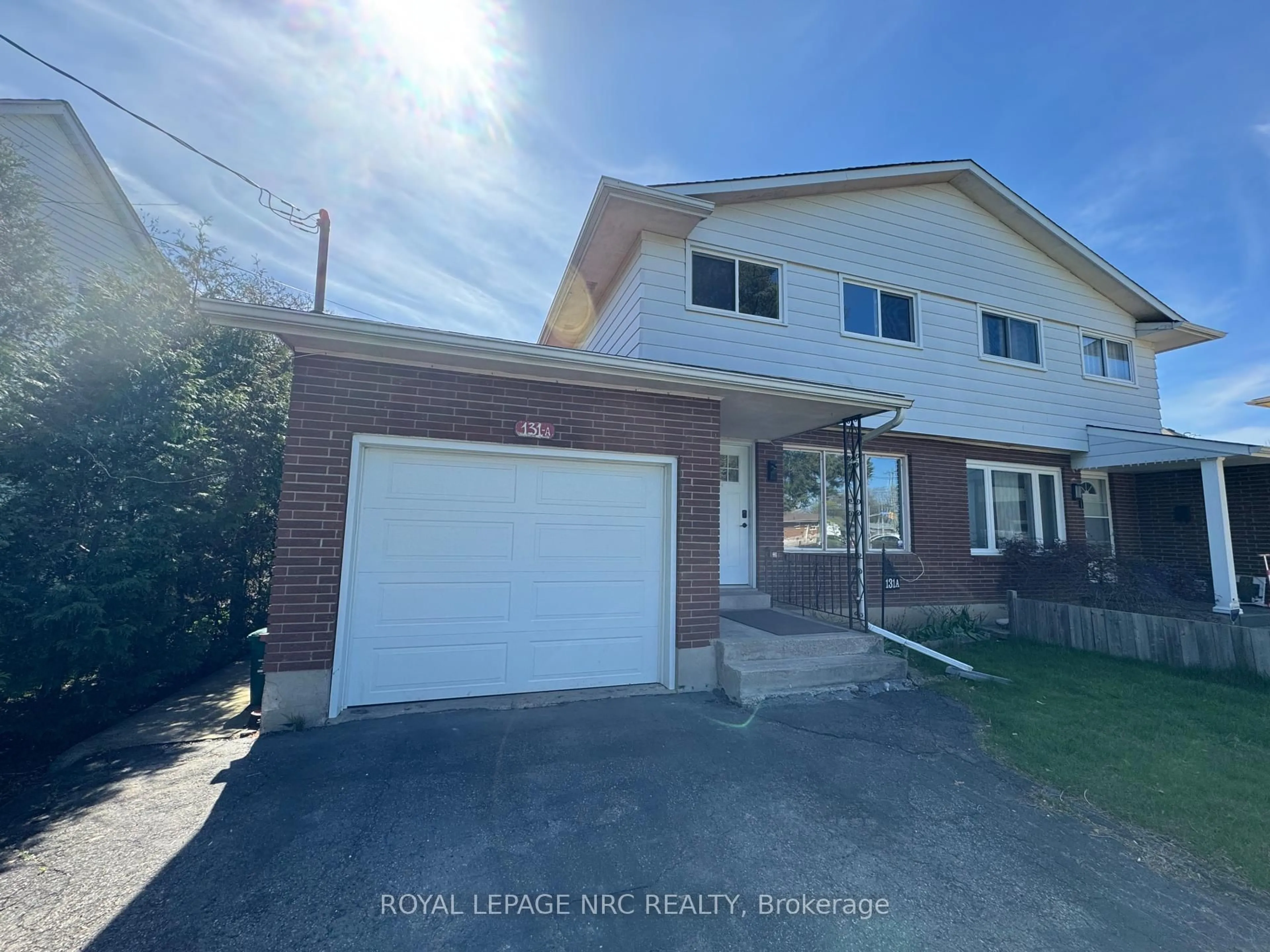 A pic from outside/outdoor area/front of a property/back of a property/a pic from drone, street for 131 Louth St, St. Catharines Ontario L2S 2T8