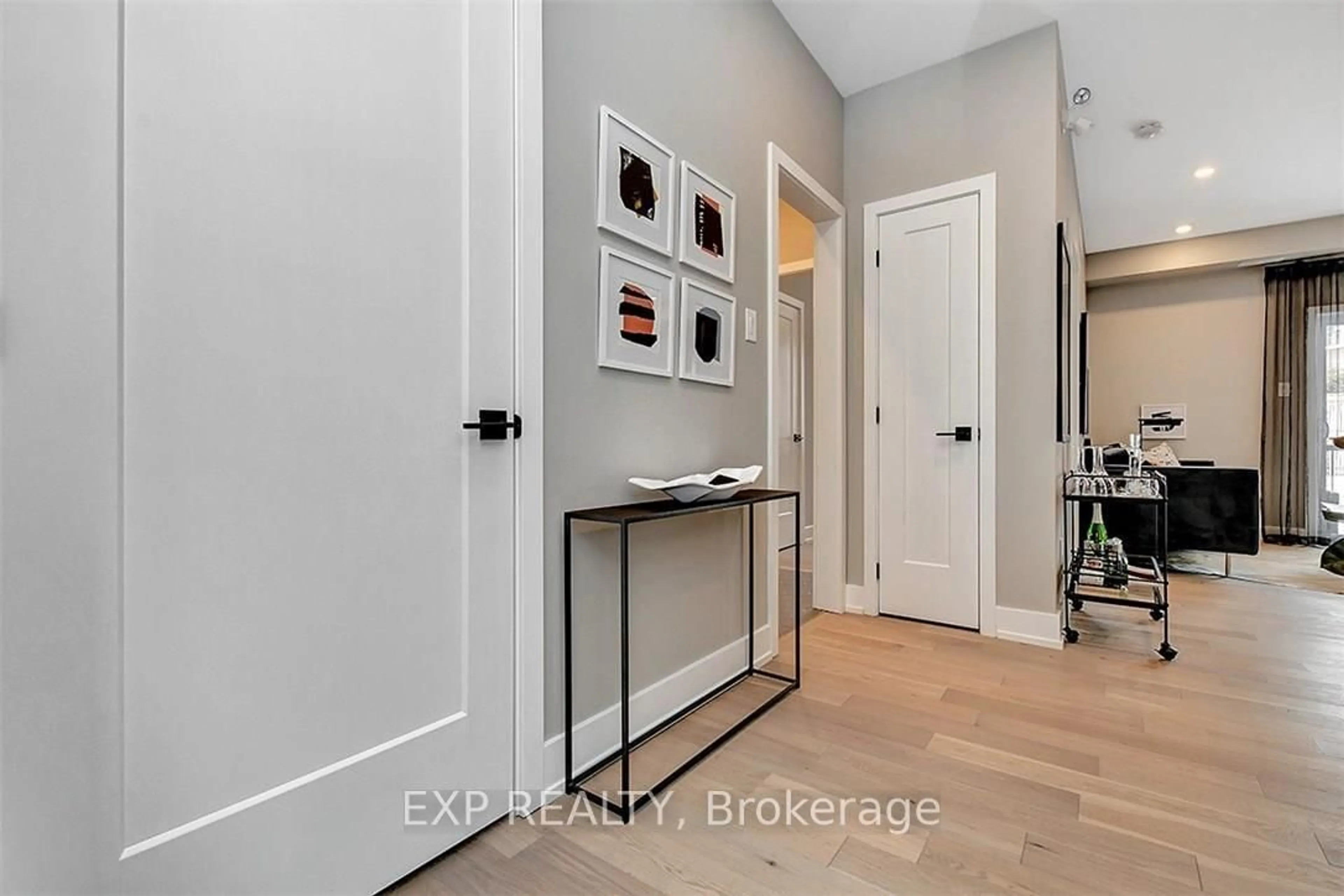 Indoor entryway for 3600 BRIAN COBURN Blvd #2201, Ottawa Ontario K4A 0M7