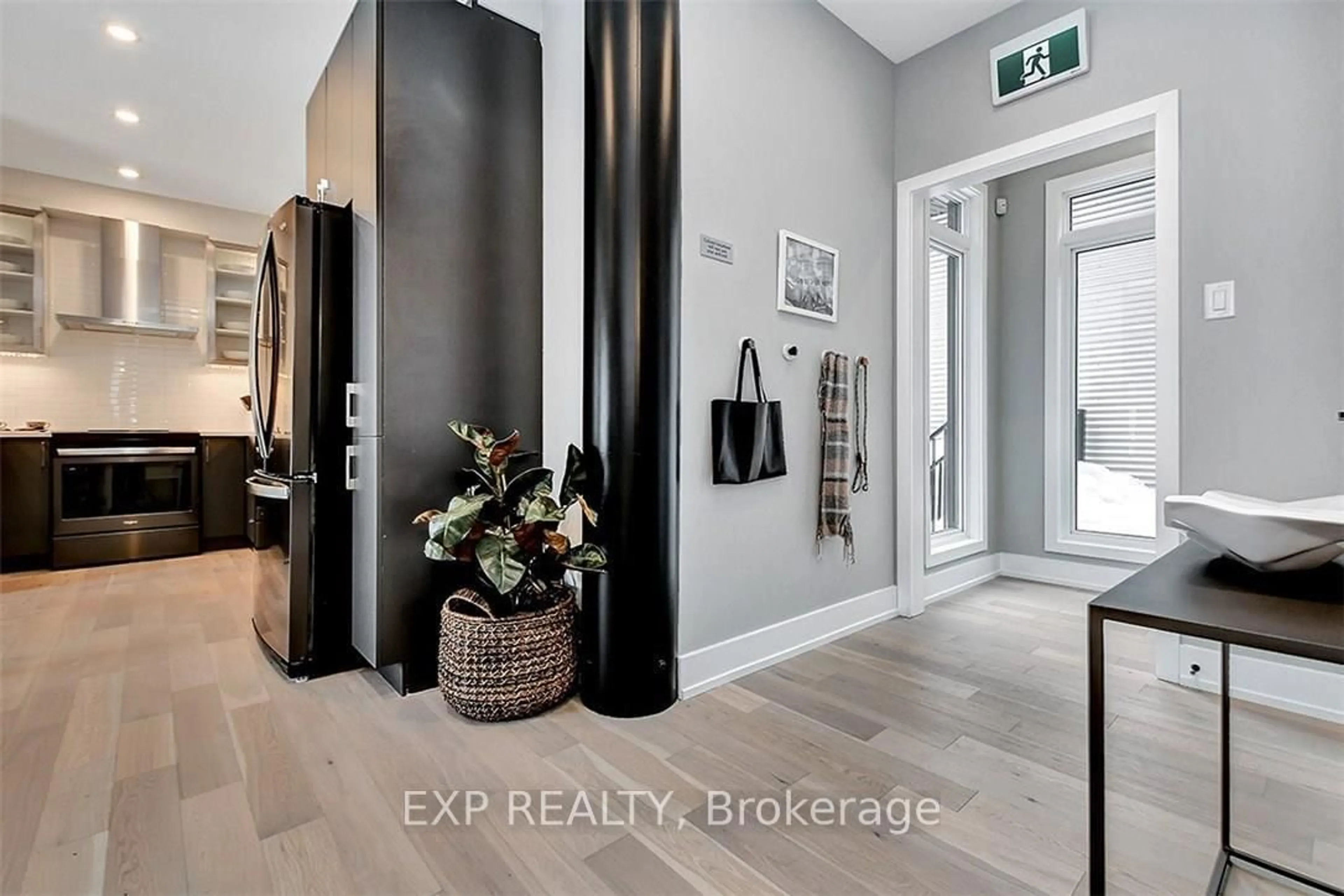 Indoor entryway for 3600 BRIAN COBURN Blvd #2201, Ottawa Ontario K4A 0M7