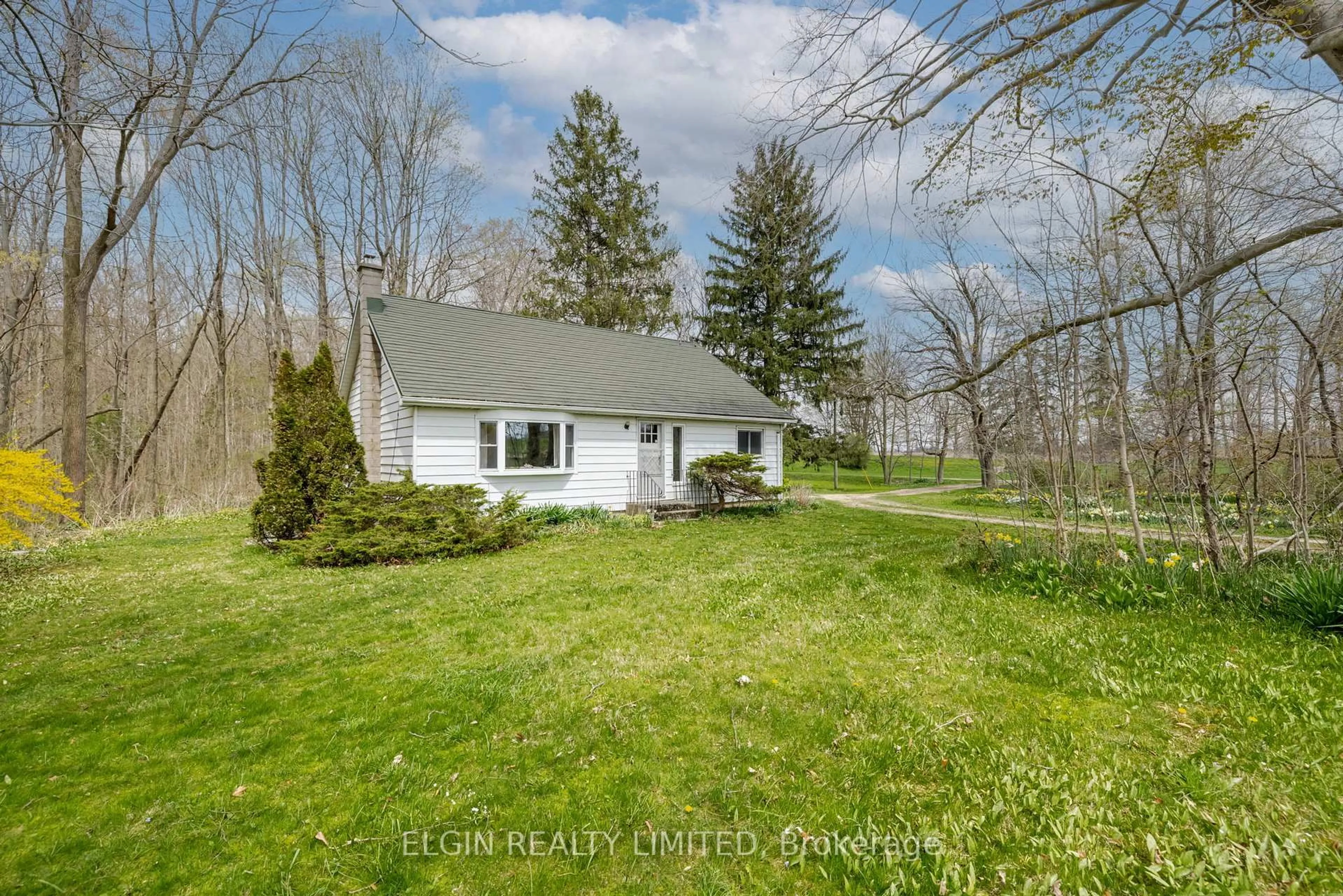 A pic from outside/outdoor area/front of a property/back of a property/a pic from drone, unknown for 35998 McDiarmid Line, Southwold Ontario N0L 2E0
