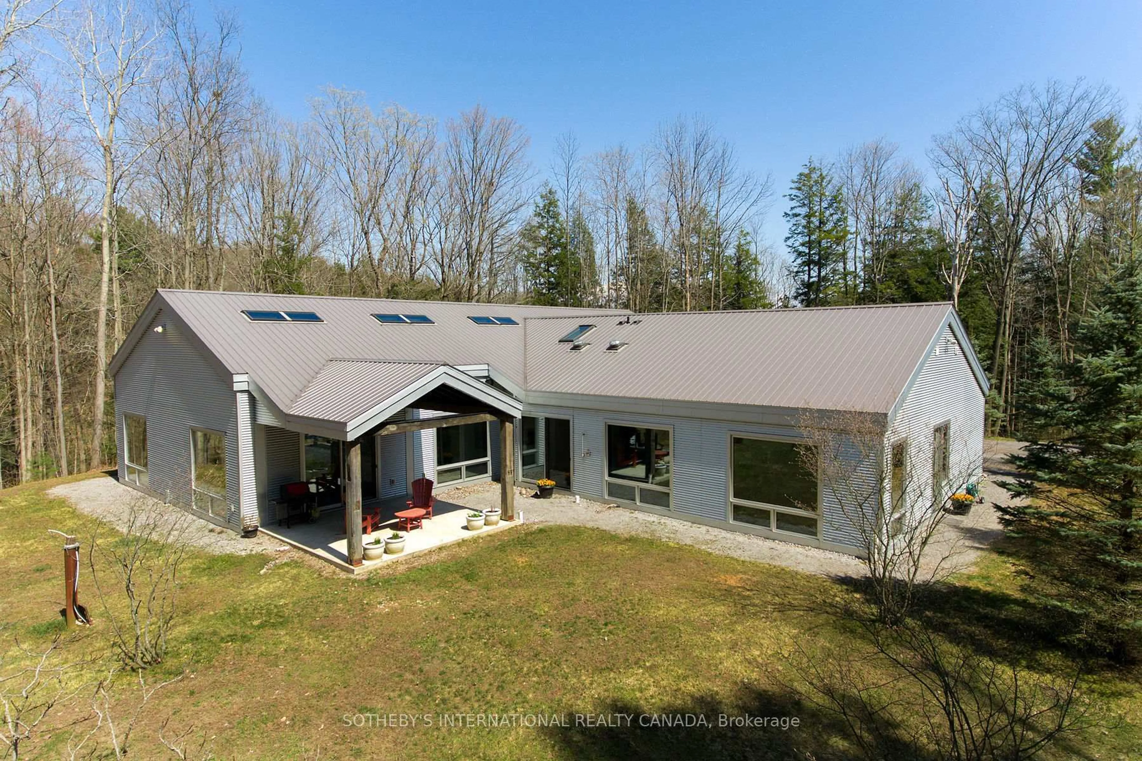 A pic from outside/outdoor area/front of a property/back of a property/a pic from drone, building for 4556 Eagleson Line, Port Hope Ontario L0A 1G0