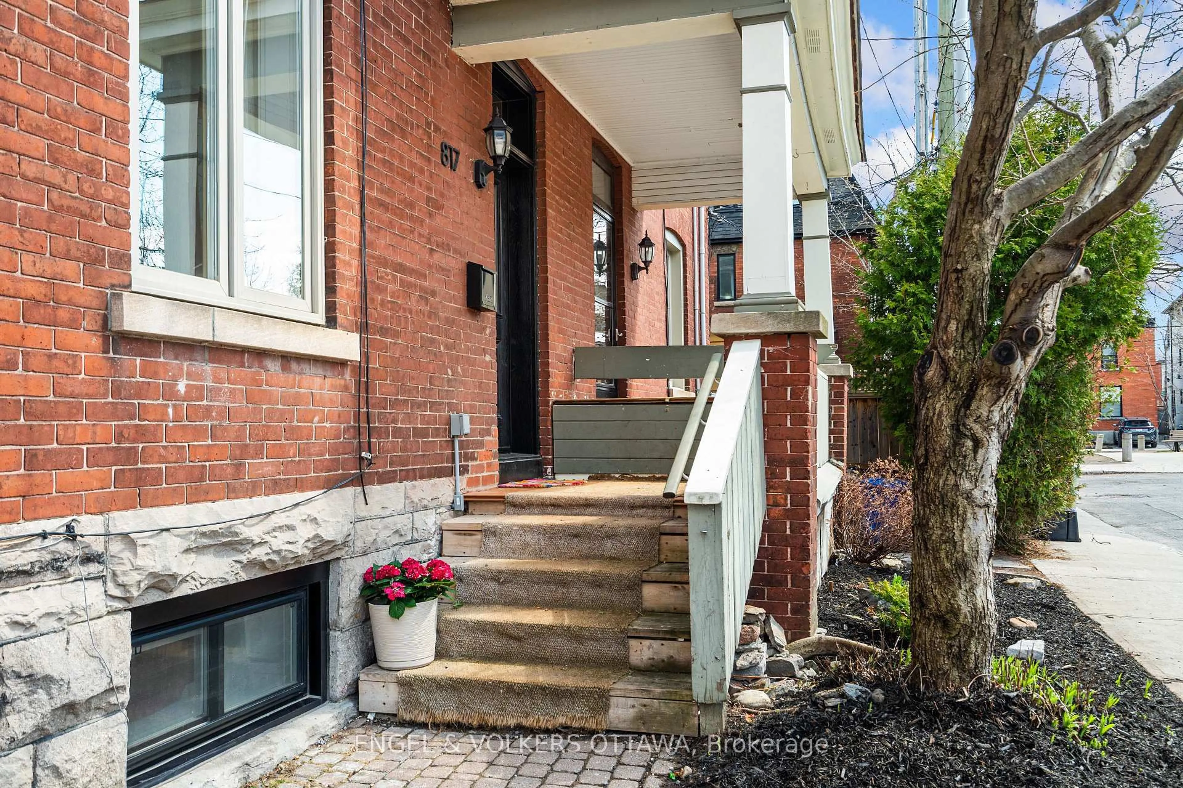 Home with brick exterior material, street for 817 Lyon St, Ottawa Ontario K1S 4A2
