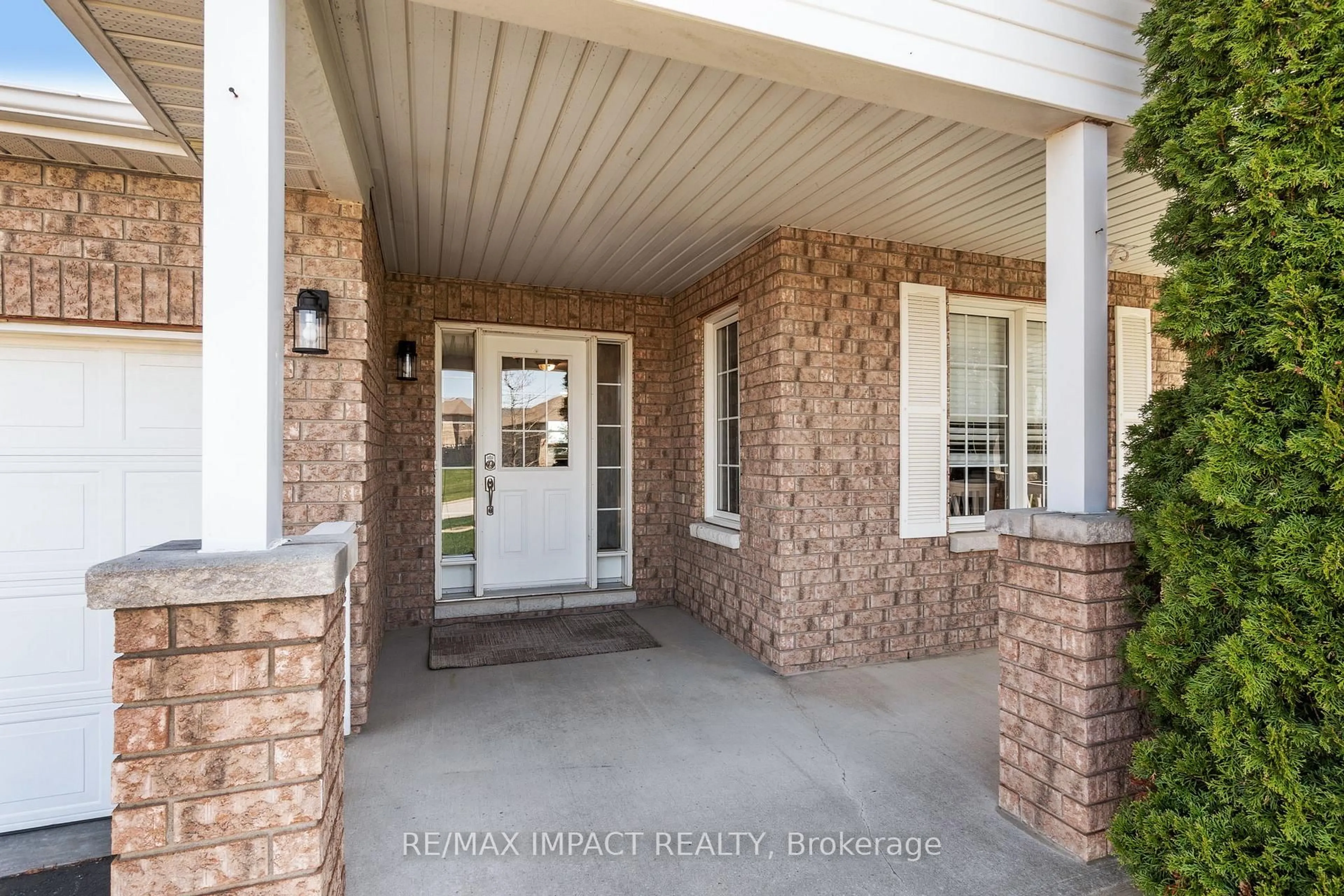 Indoor entryway for 293 Ivey Cres, Cobourg Ontario K9A 5X3