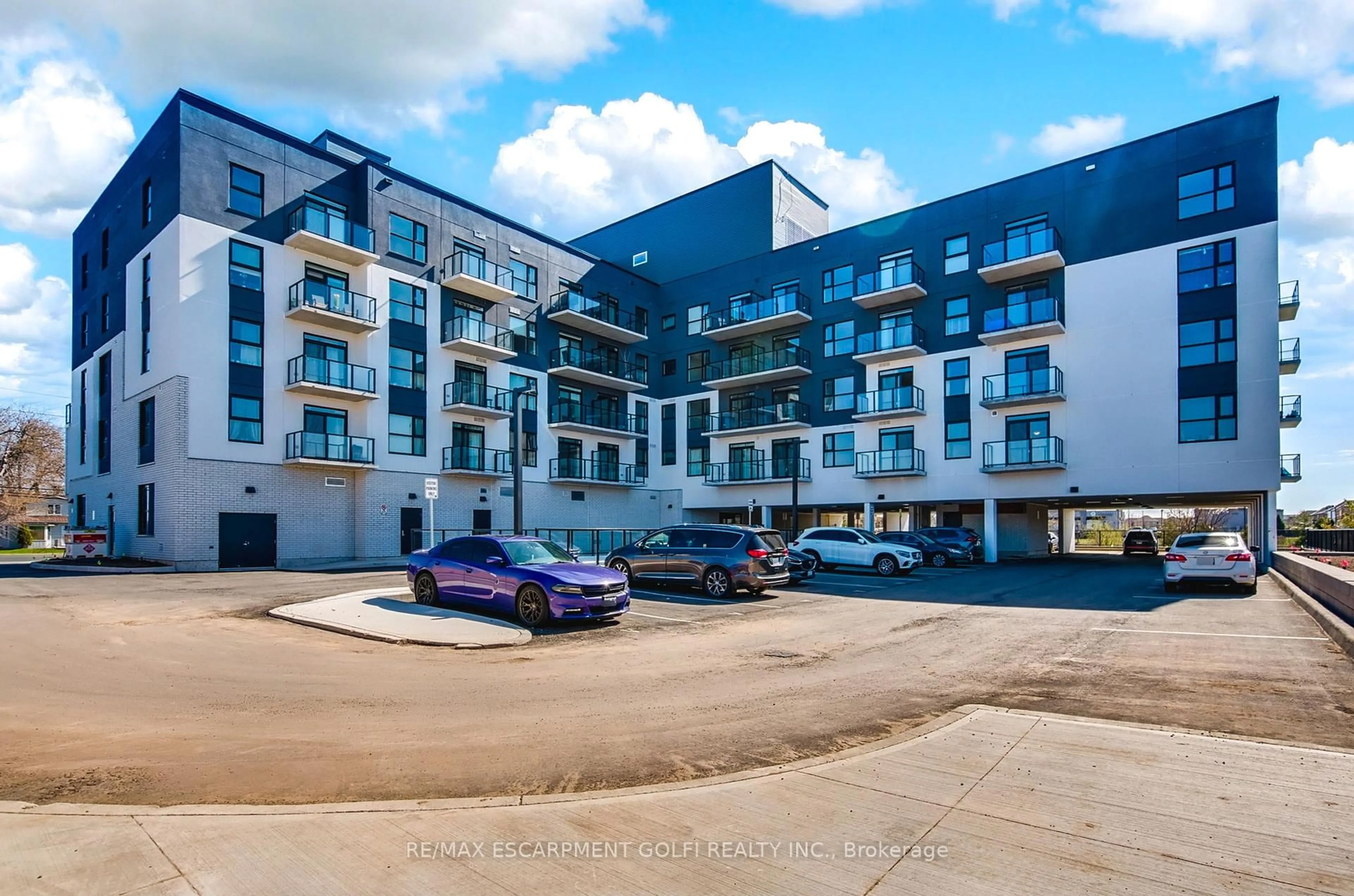 A pic from outside/outdoor area/front of a property/back of a property/a pic from drone, building for 1936 RYMAL Rd #105, Hamilton Ontario L0R 1P0