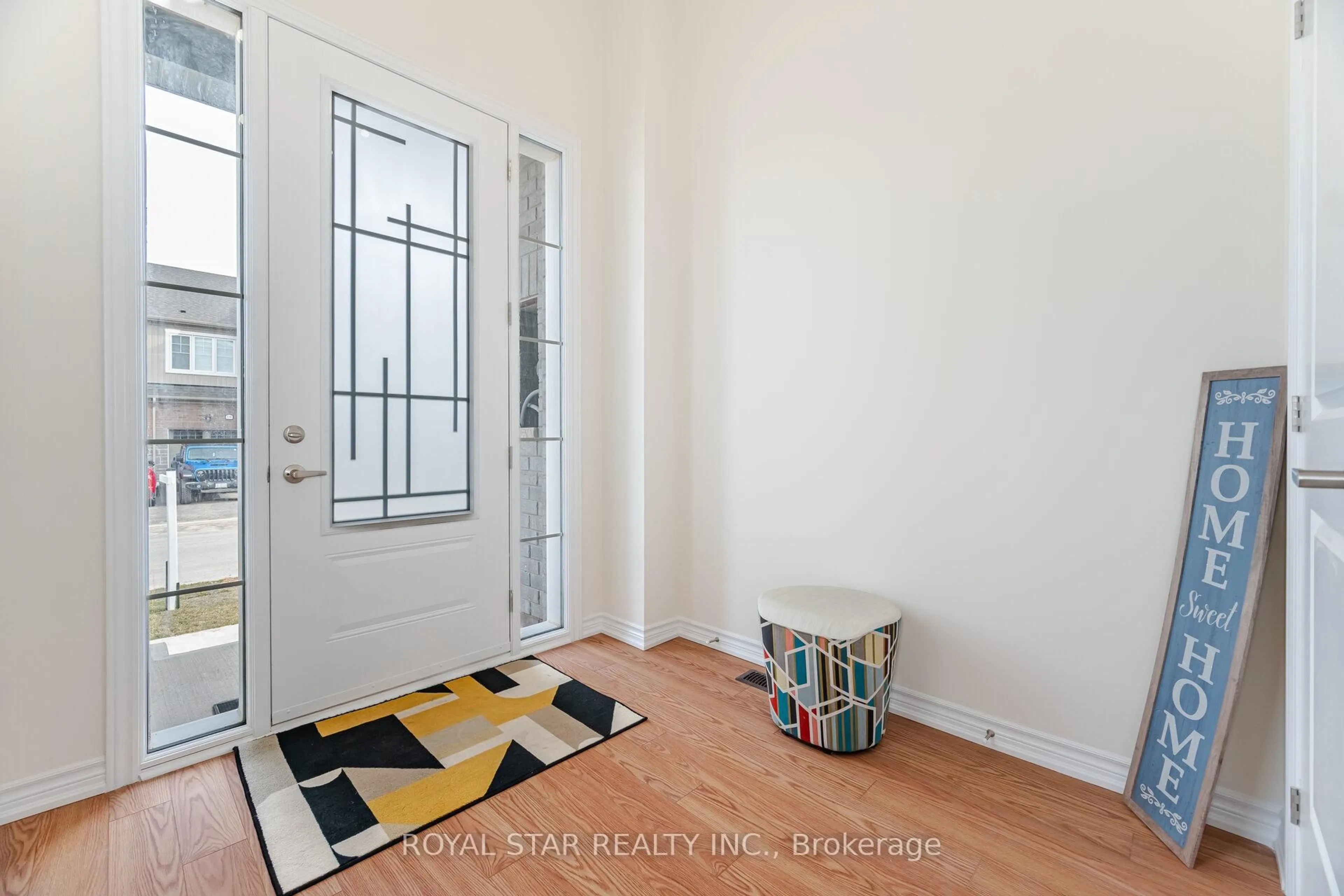 Indoor entryway for 19 Conboy Dr, Erin Ontario N0B 1T0