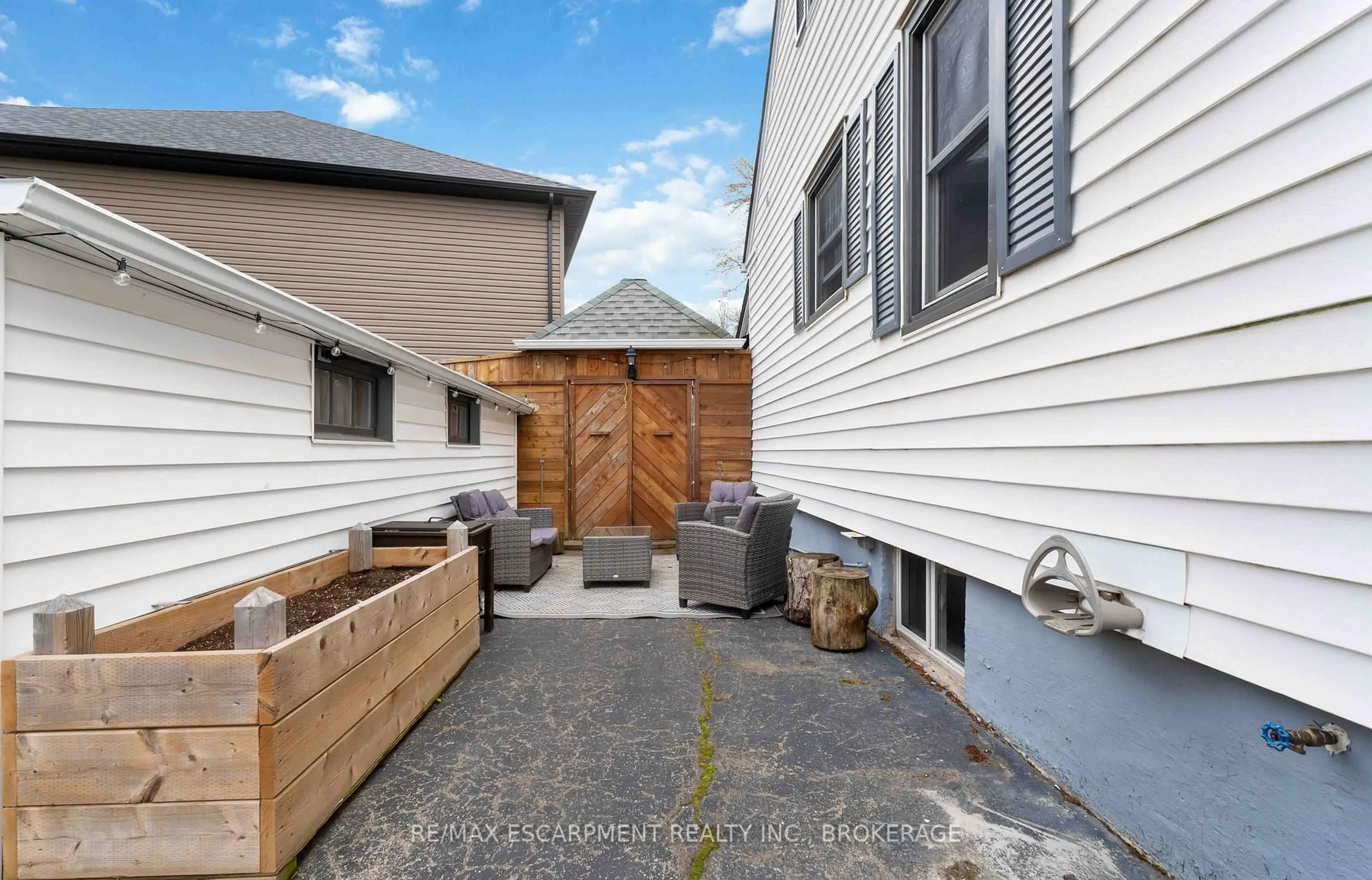 Patio, street for 306 COOPER Rd, Welland Ontario L3B 2A7