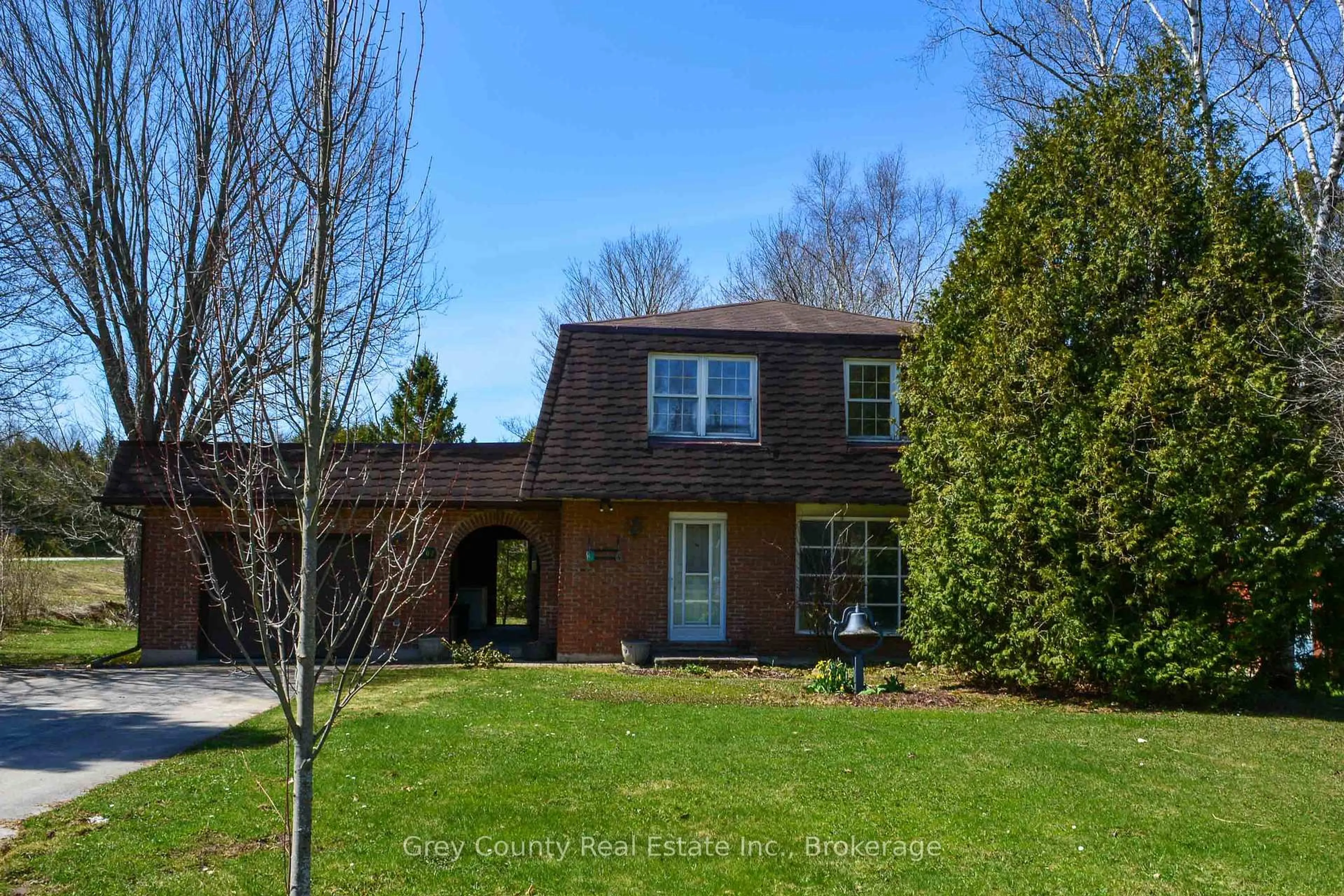 Home with brick exterior material, street for 102 Glenwood Pl, West Grey Ontario N0C 1H0