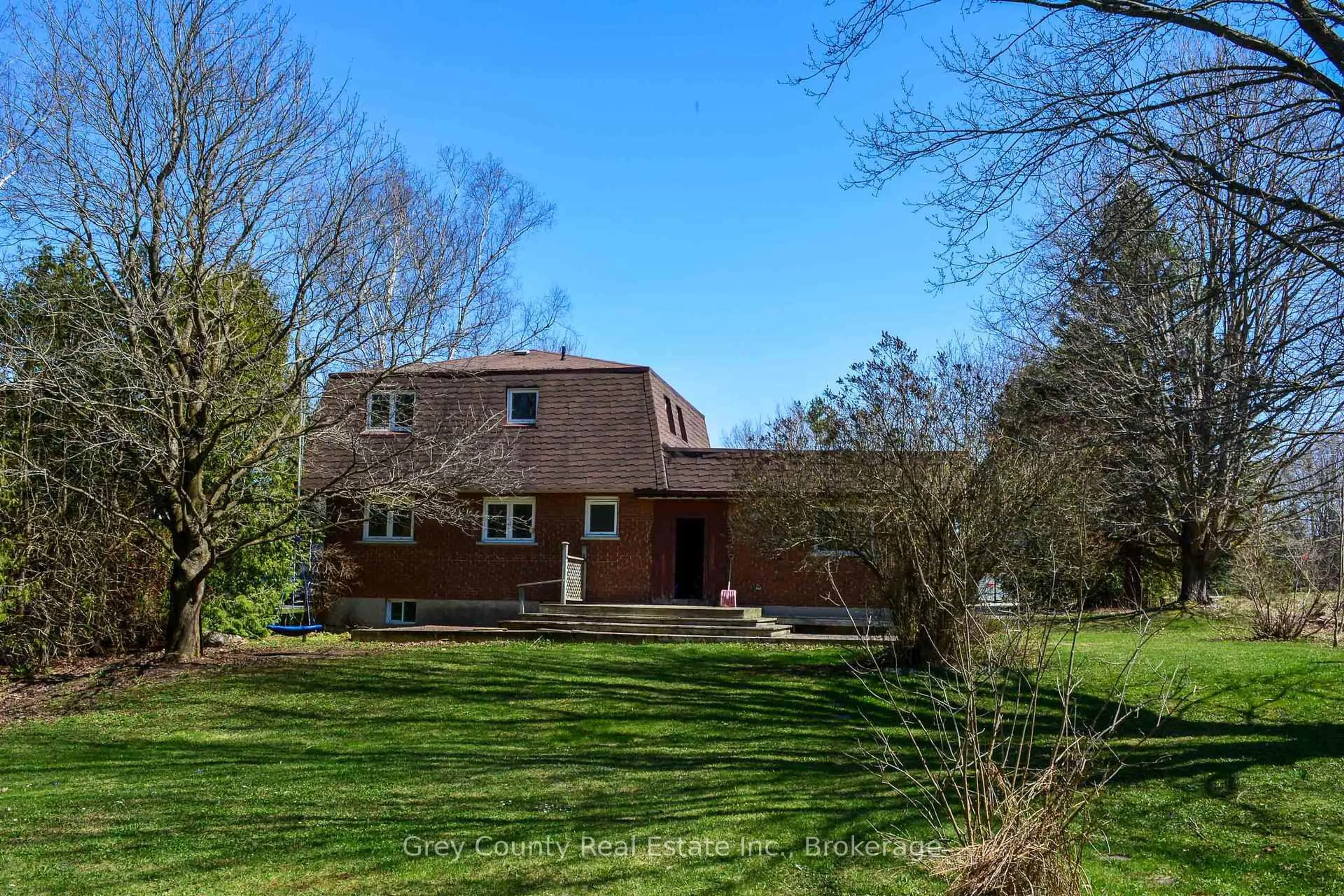A pic from outside/outdoor area/front of a property/back of a property/a pic from drone, unknown for 102 Glenwood Pl, West Grey Ontario N0C 1H0