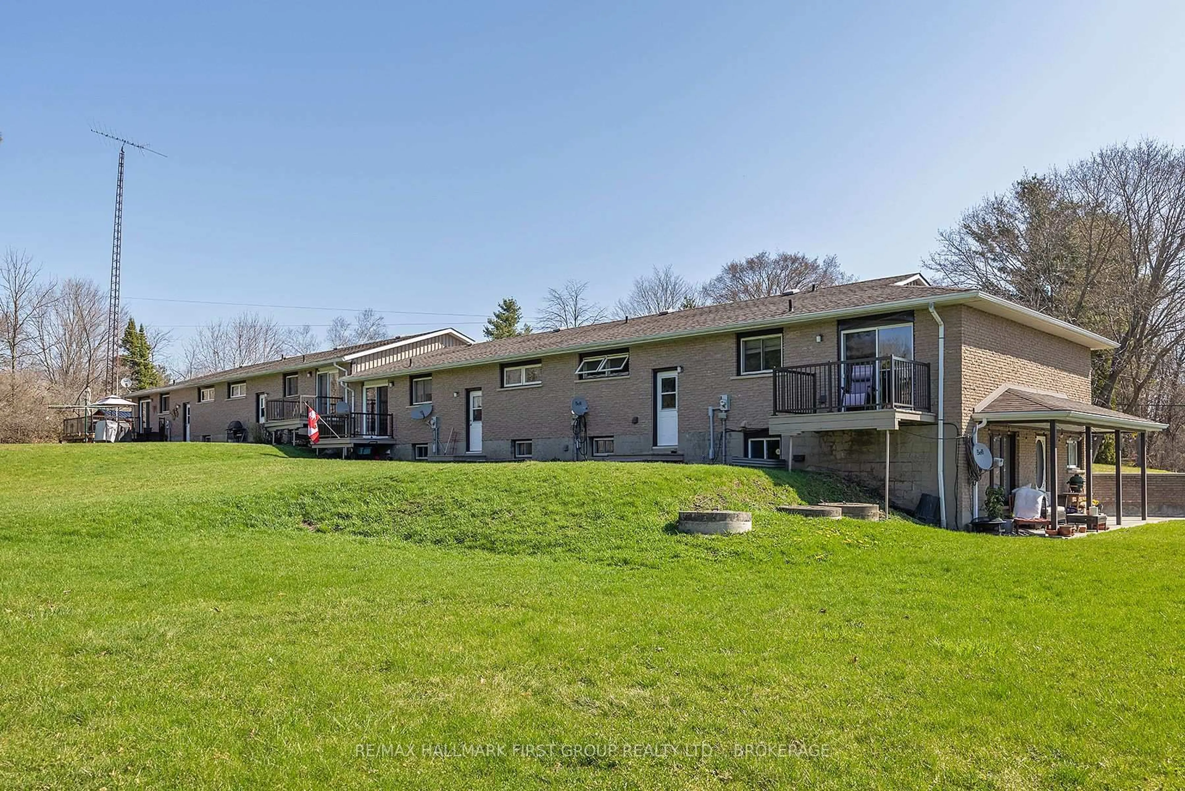 A pic from outside/outdoor area/front of a property/back of a property/a pic from drone, building for 128 Haskins Point Rd #1-5, Leeds and the Thousand Islands Ontario K0H 2N0