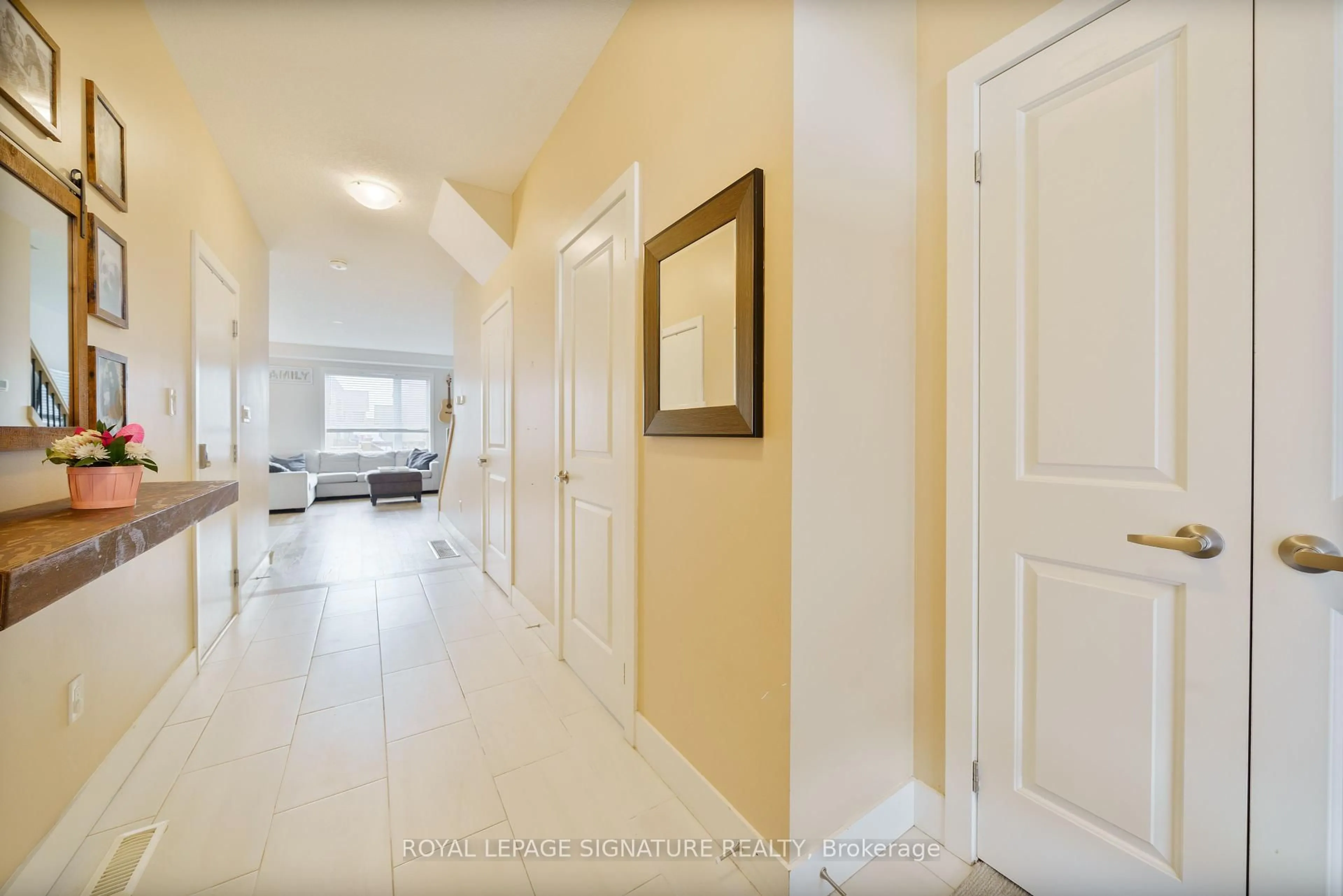 Indoor entryway for 533 Chelton Rd, London South Ontario N6M 0H9