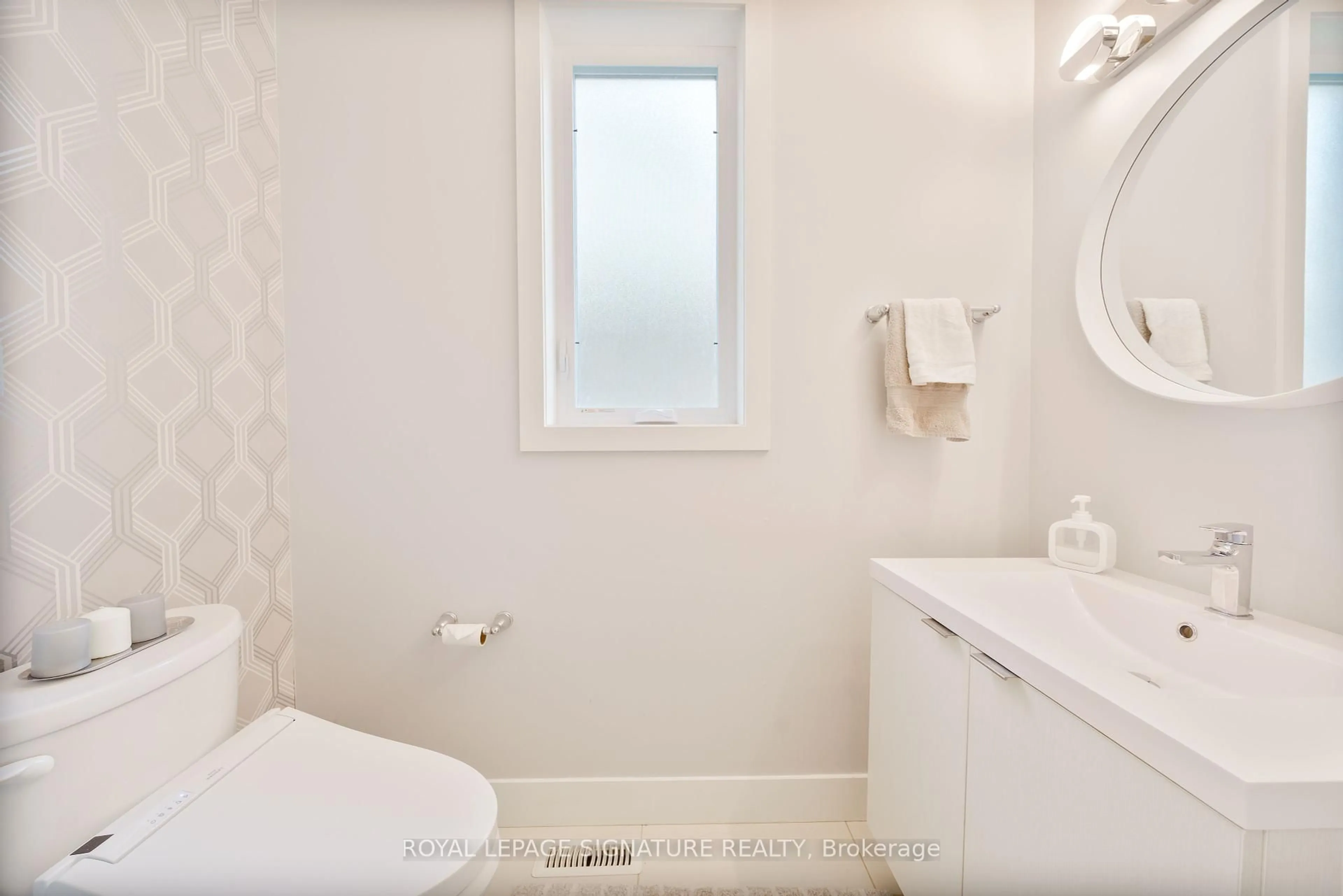 Standard bathroom, ceramic/tile floor for 533 Chelton Rd, London South Ontario N6M 0H9