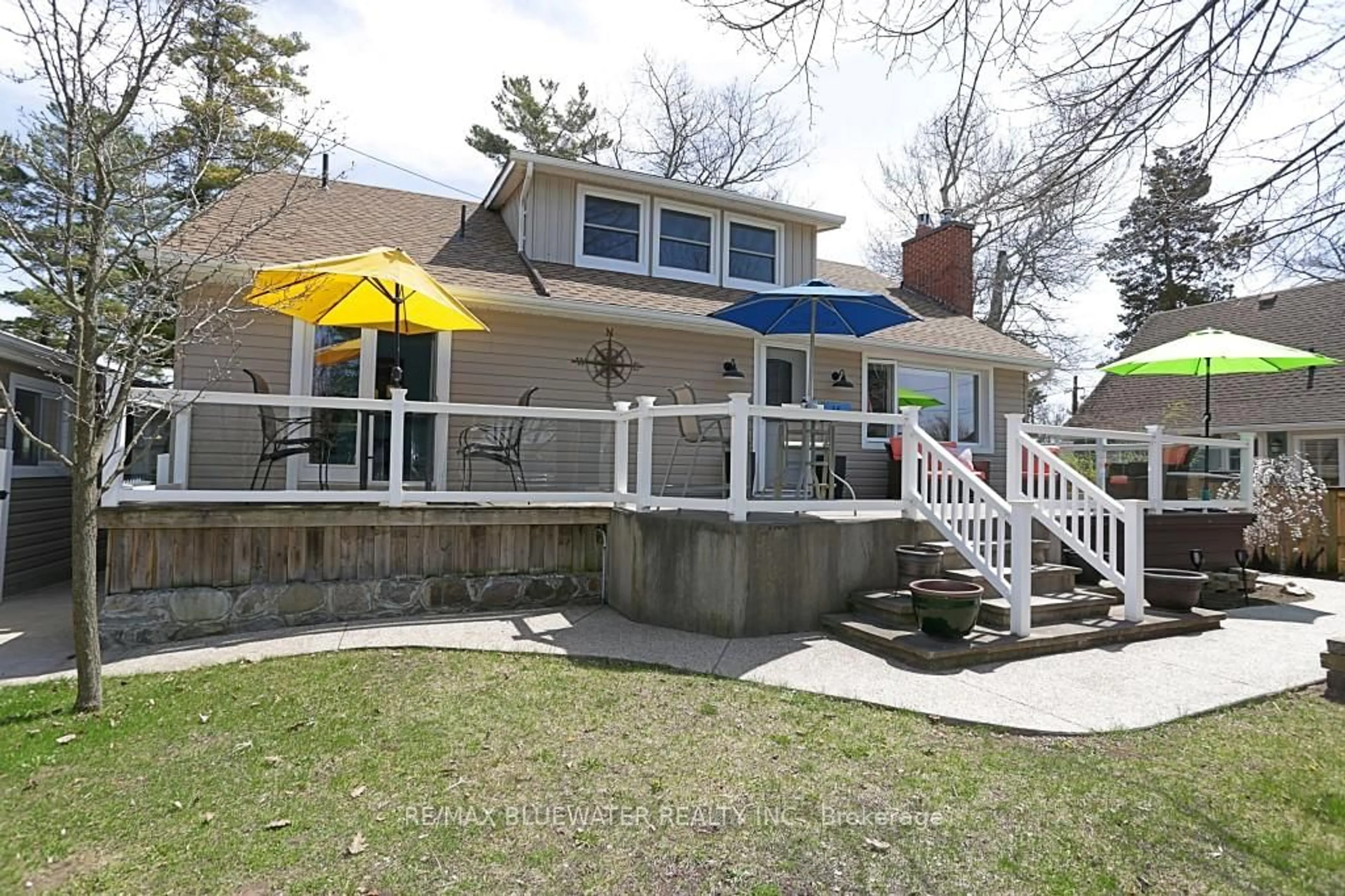 Patio, street for 46 Hill St, Lambton Shores Ontario N0M 1T0