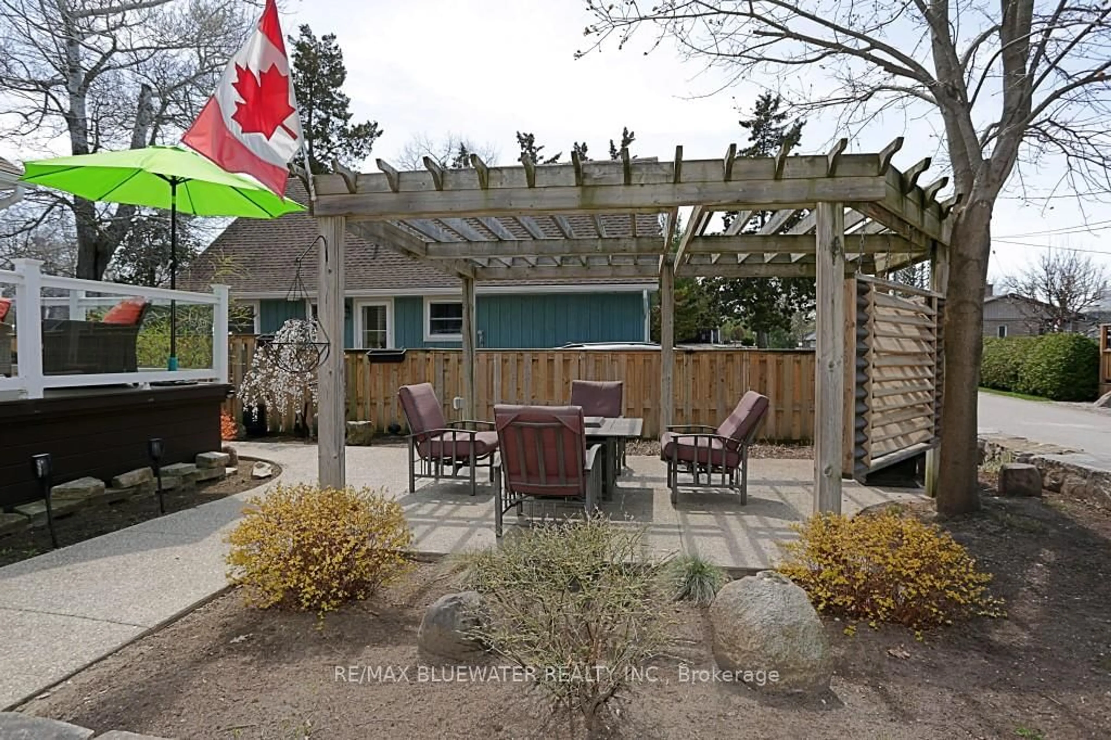 Patio, unknown for 46 Hill St, Lambton Shores Ontario N0M 1T0