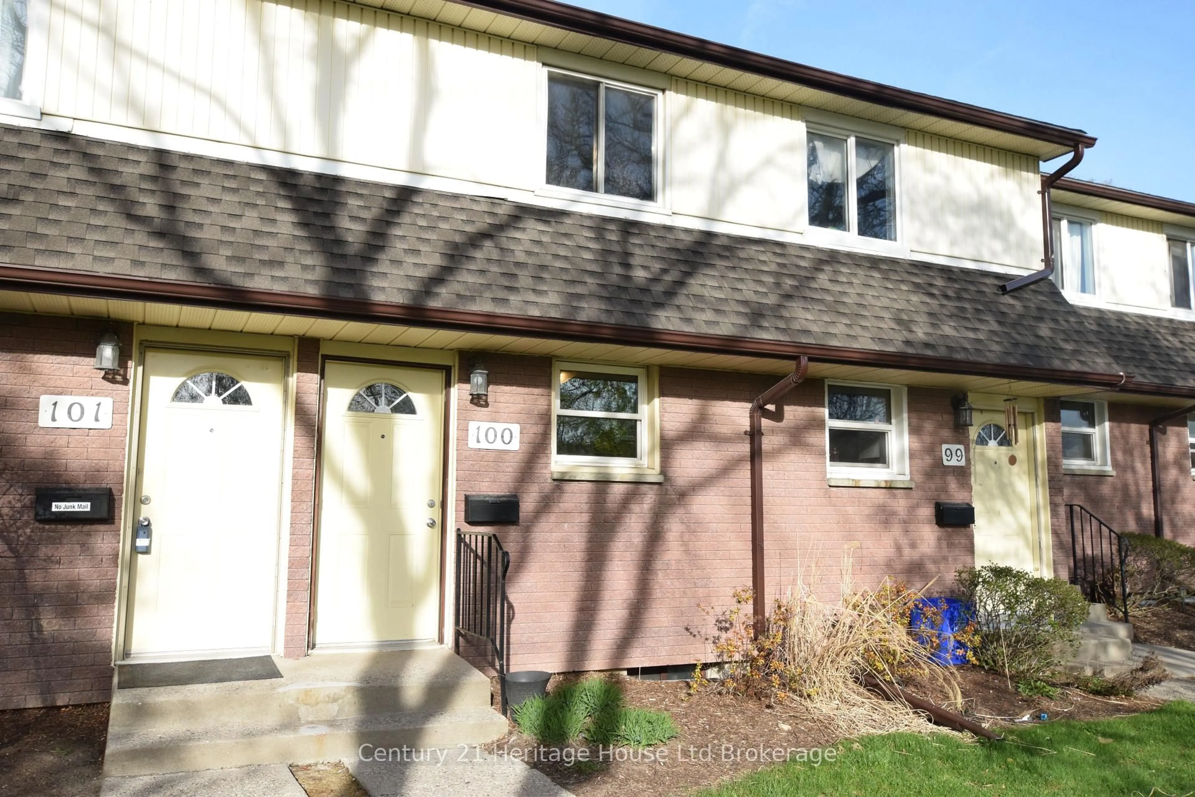 Home with vinyl exterior material, street for 1919 Trafalgar St #100, London East Ontario N5V 1A1