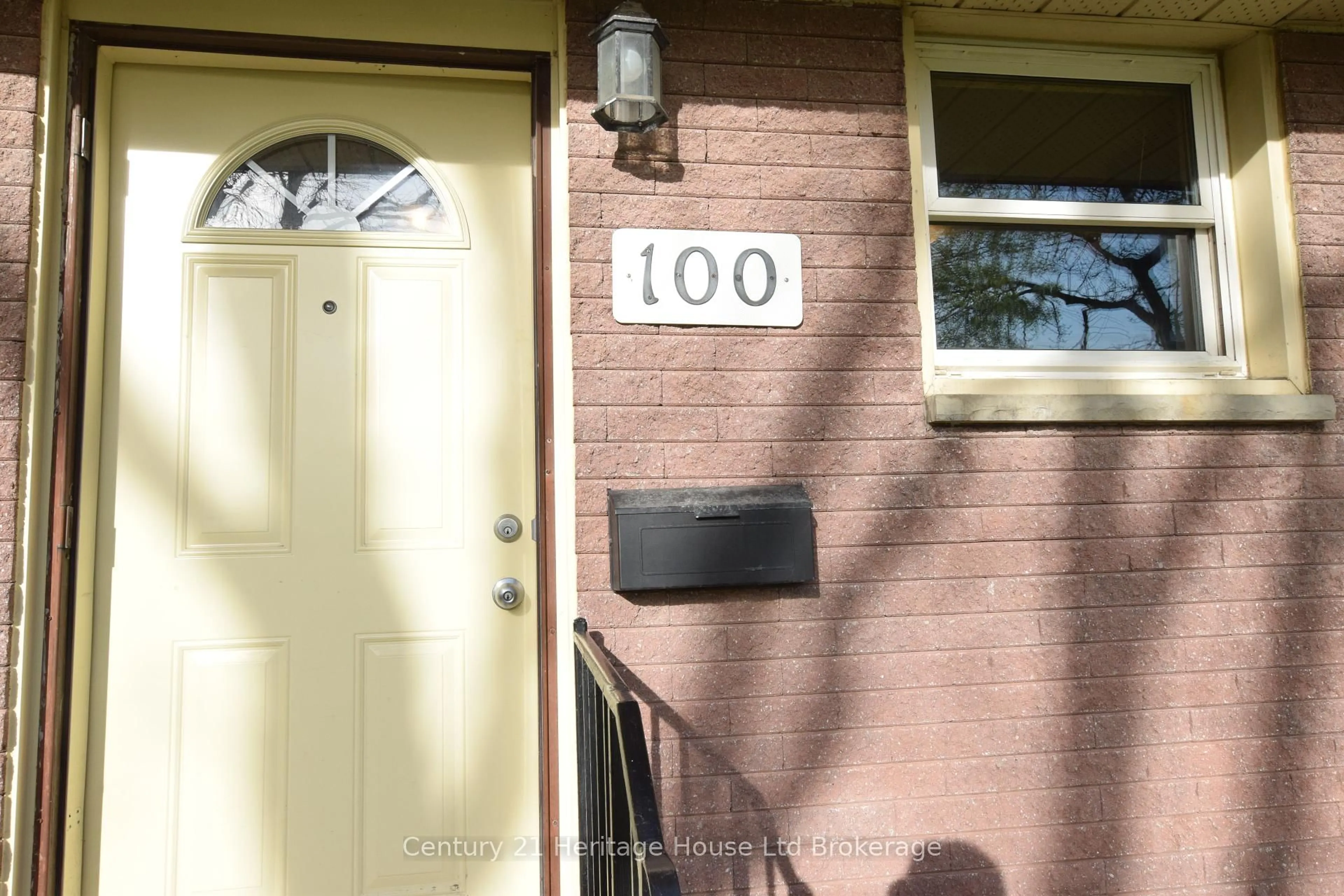 Indoor entryway for 1919 Trafalgar St #100, London East Ontario N5V 1A1