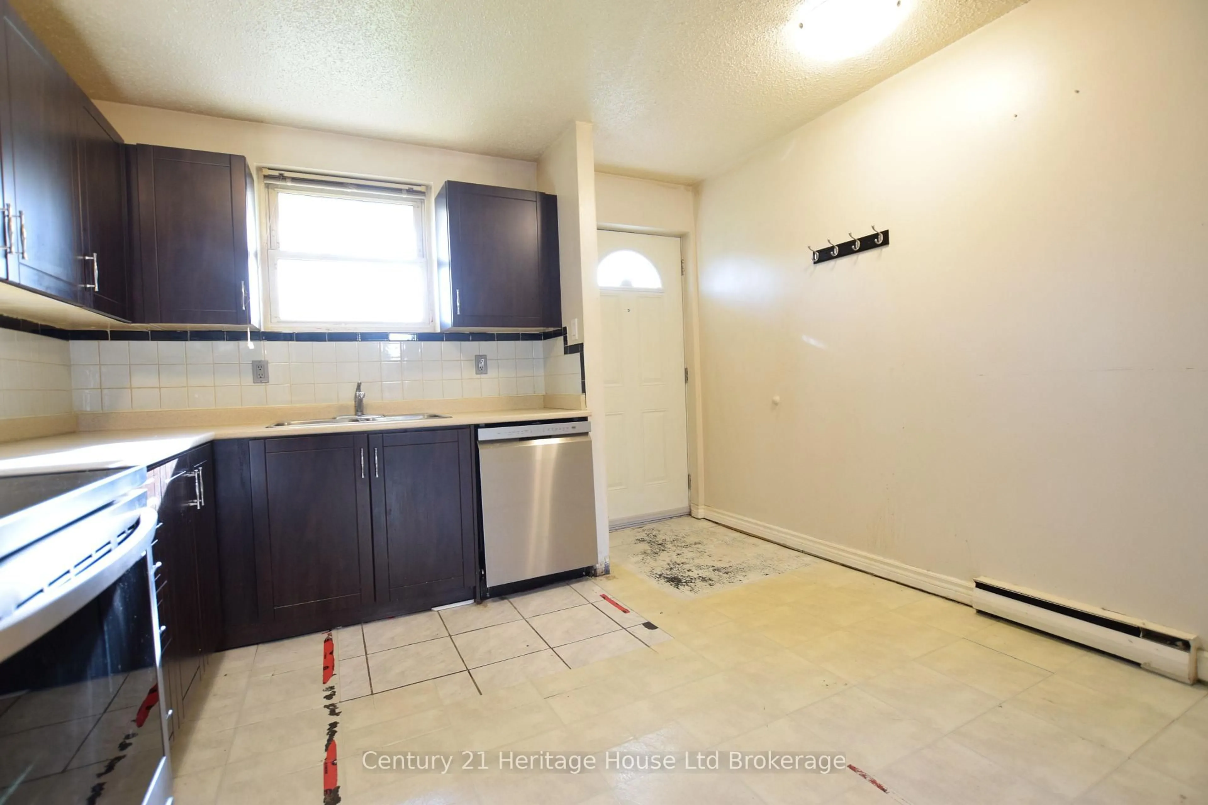 Unknown for 1919 Trafalgar St #100, London East Ontario N5V 1A1
