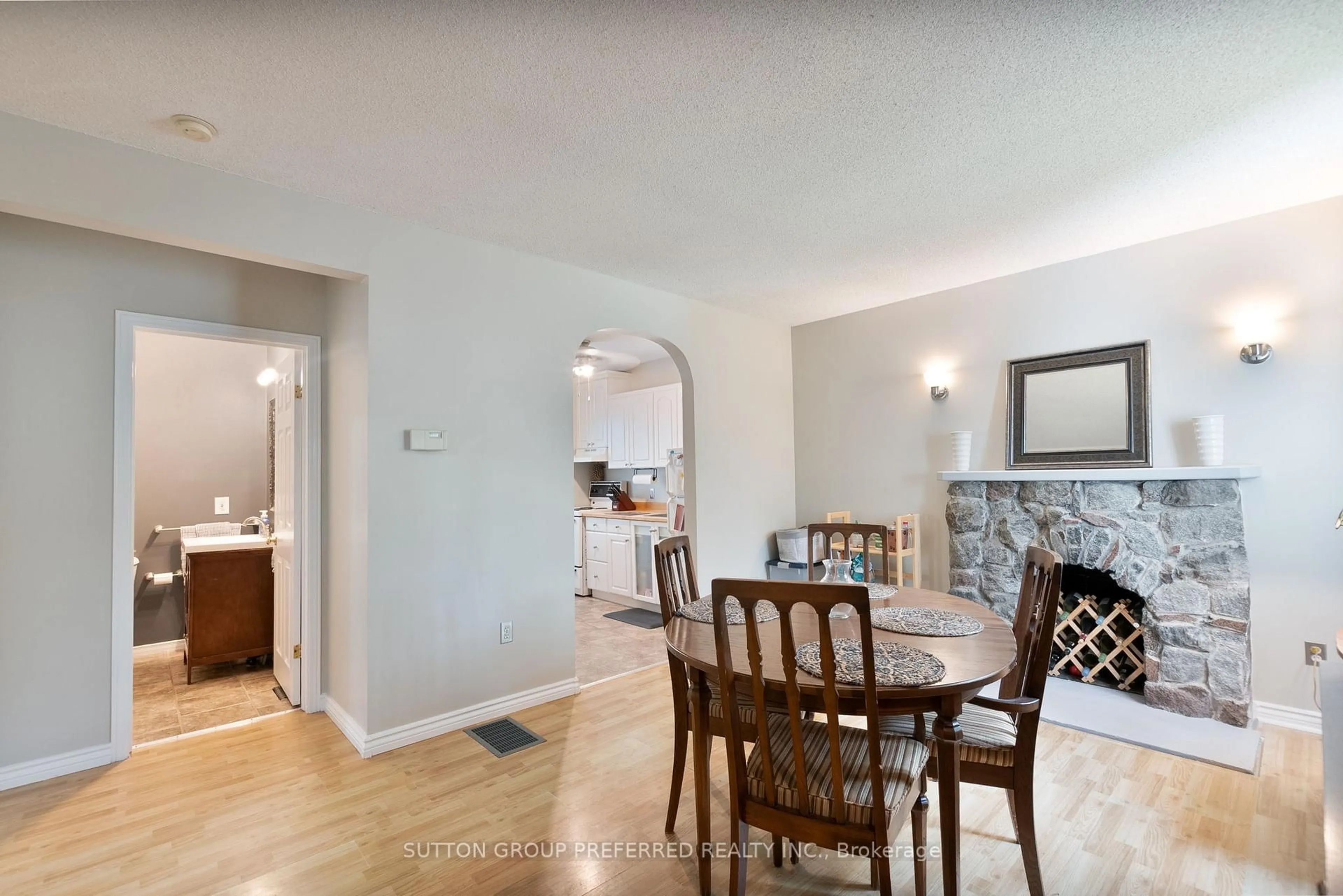 Dining room, unknown for 233 CAMBRIDGE St, London North Ontario N6H 1P1