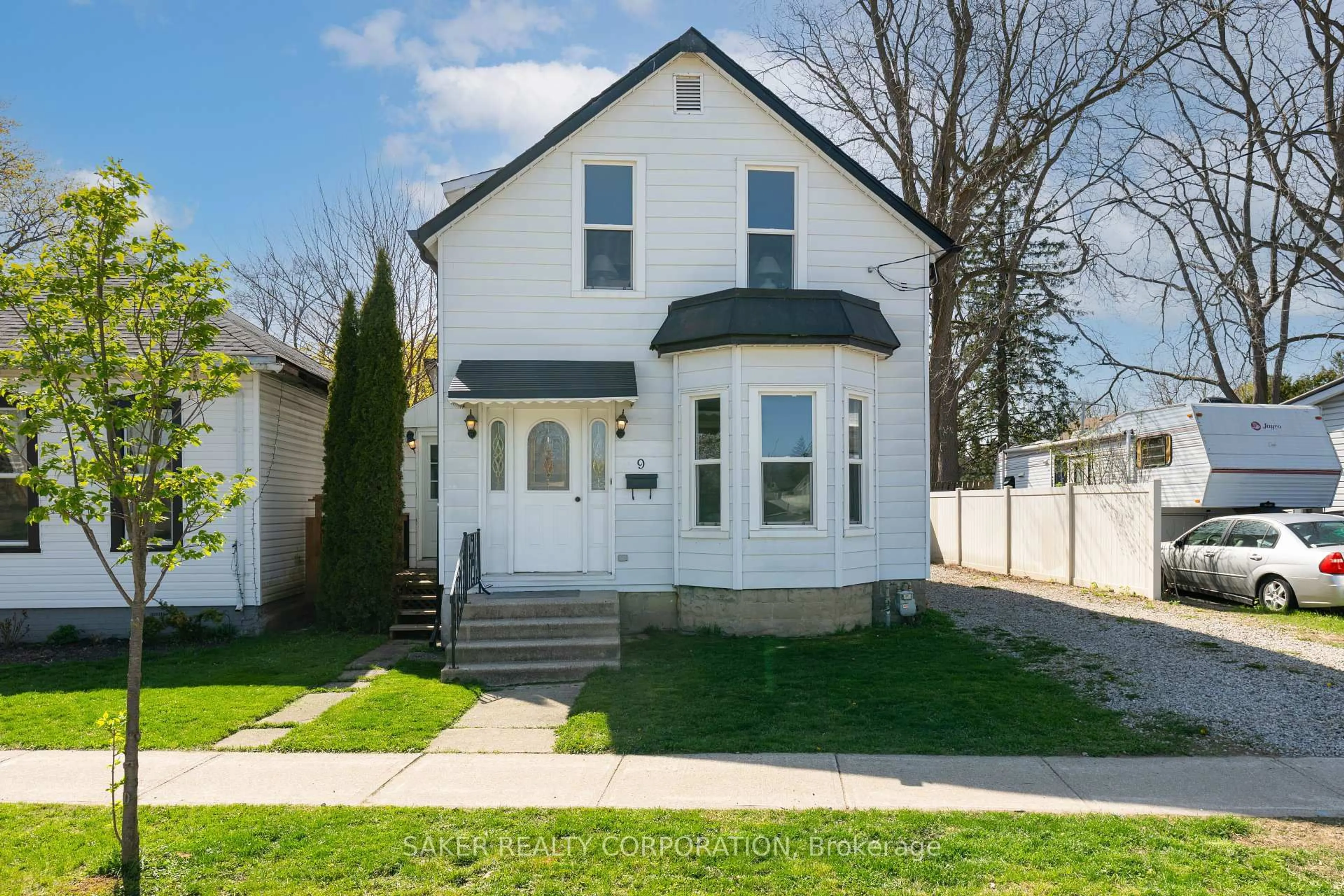 Home with vinyl exterior material, street for 9 Station St, St. Thomas Ontario N5P 2W8