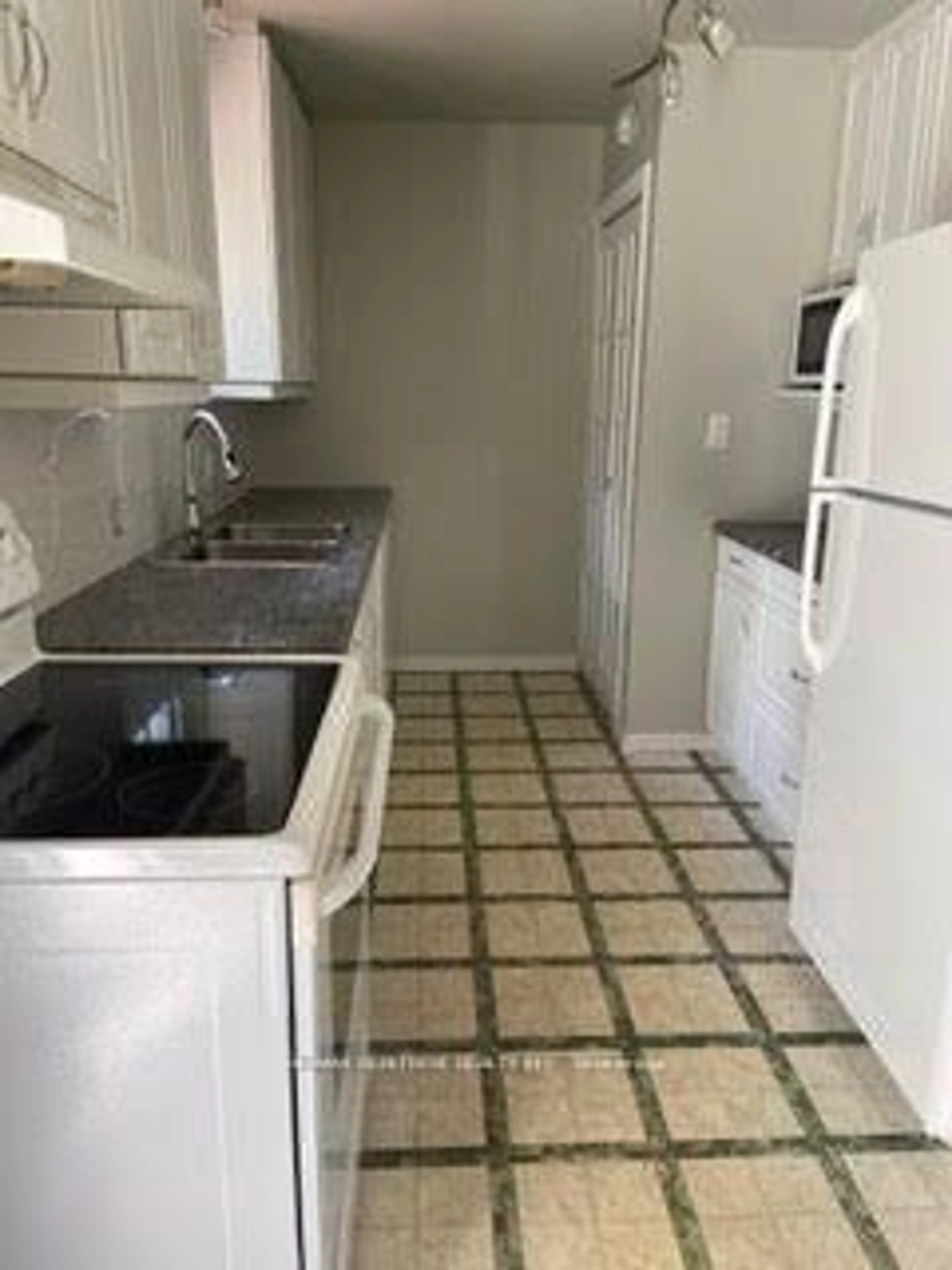 Standard kitchen, ceramic/tile floor for 815 Crawford Dr, Peterborough South Ontario K9J 3W9