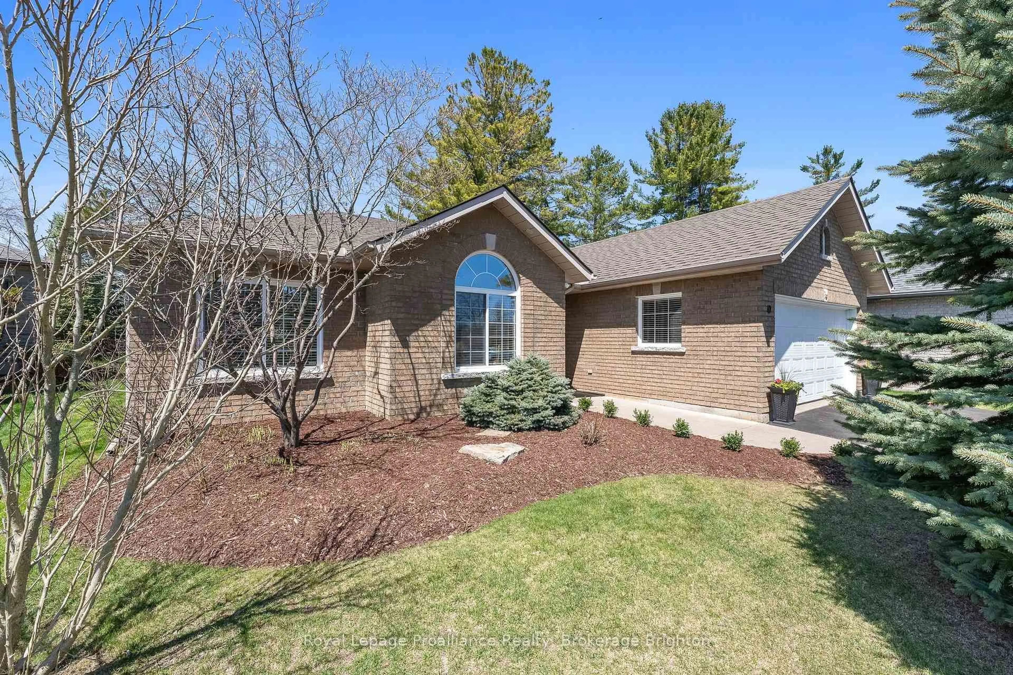Home with brick exterior material, street for 4 Birch Crt, Brighton Ontario K0K 1H0