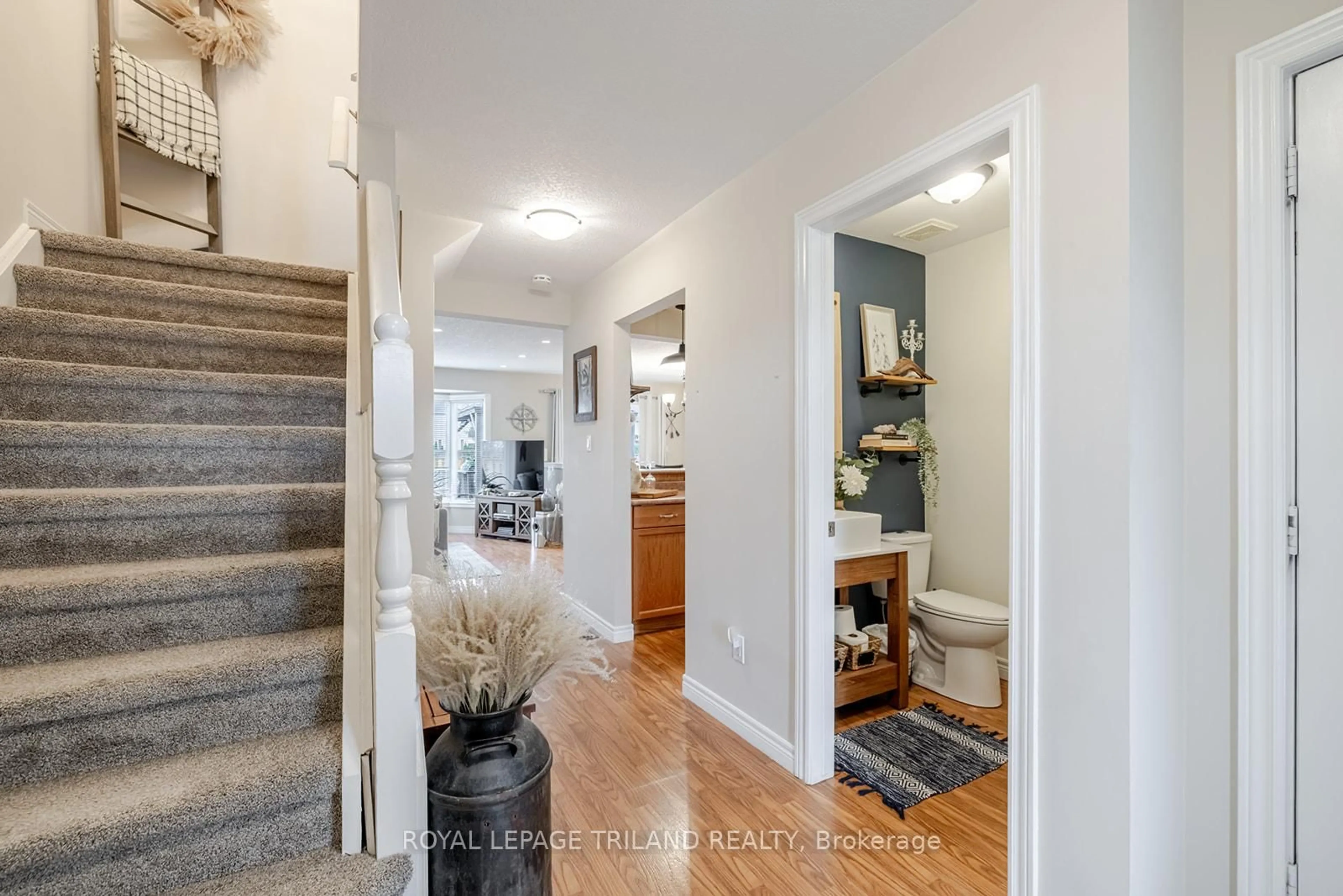 Indoor entryway for 609 Highview Dr, St. Thomas Ontario N5R 6B4
