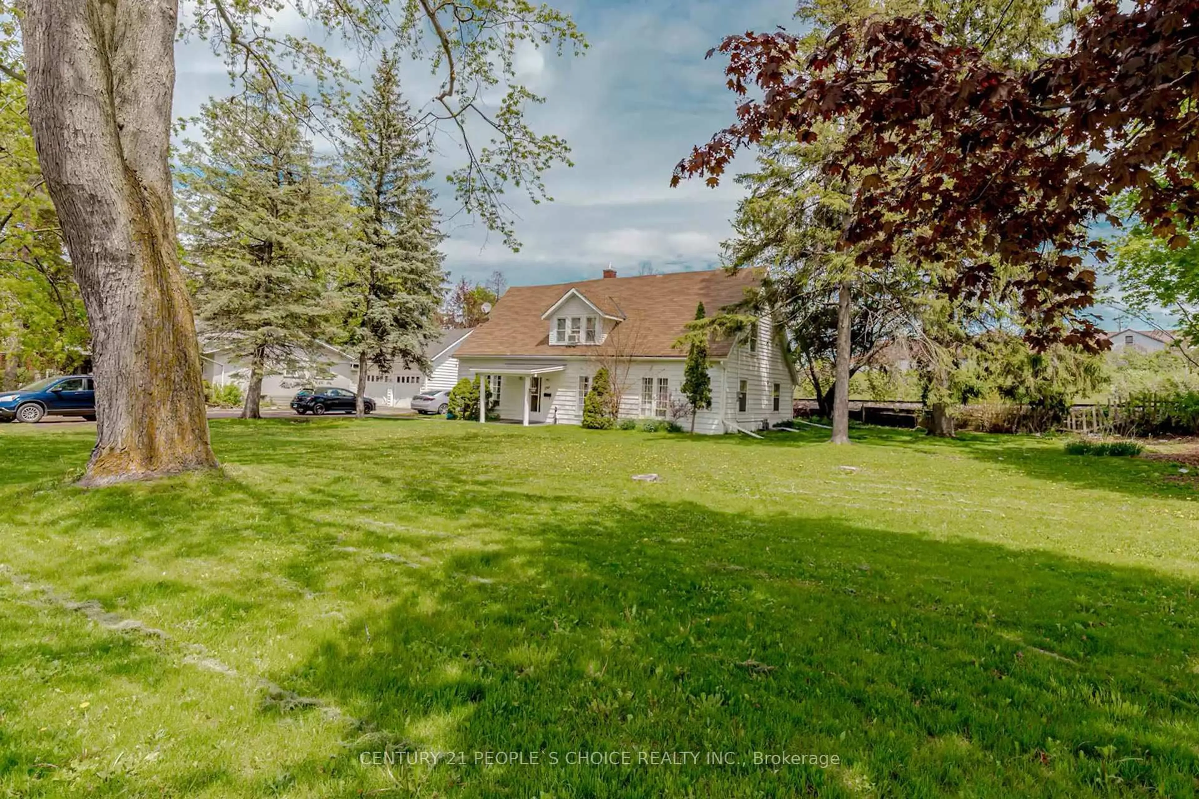 A pic from outside/outdoor area/front of a property/back of a property/a pic from drone, unknown for 1701 King St, Cambridge Ontario N3H 3R6