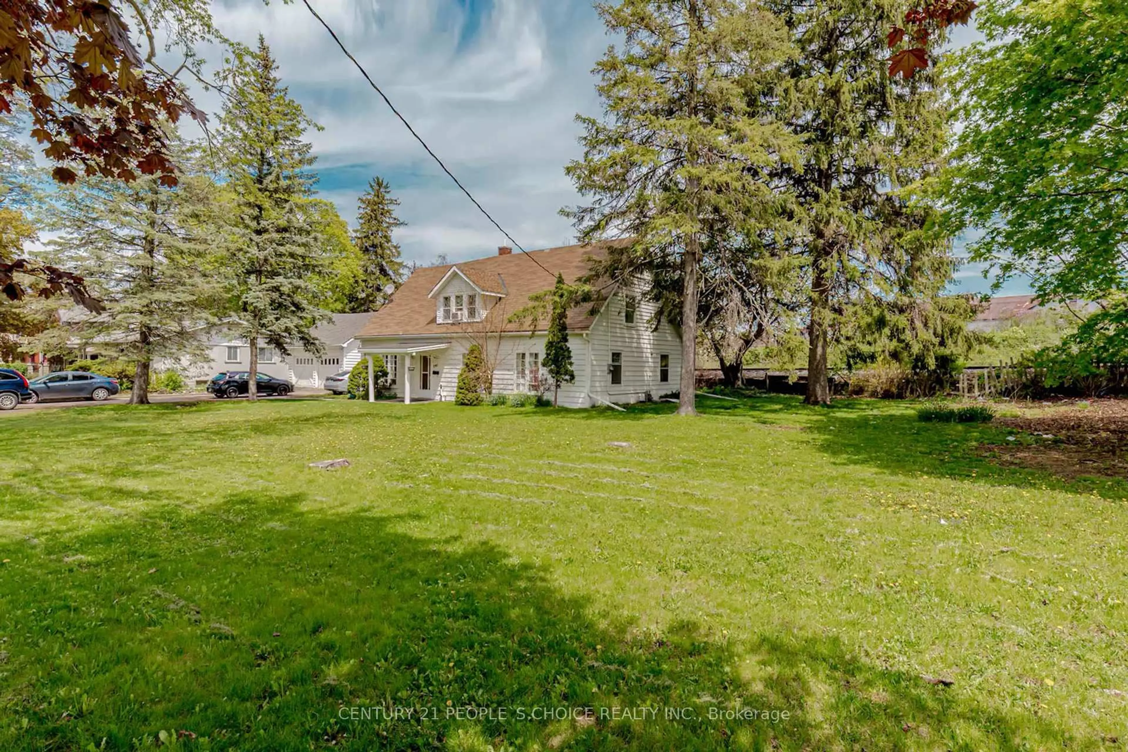 A pic from outside/outdoor area/front of a property/back of a property/a pic from drone, street for 1701 King St, Cambridge Ontario N3H 3R6