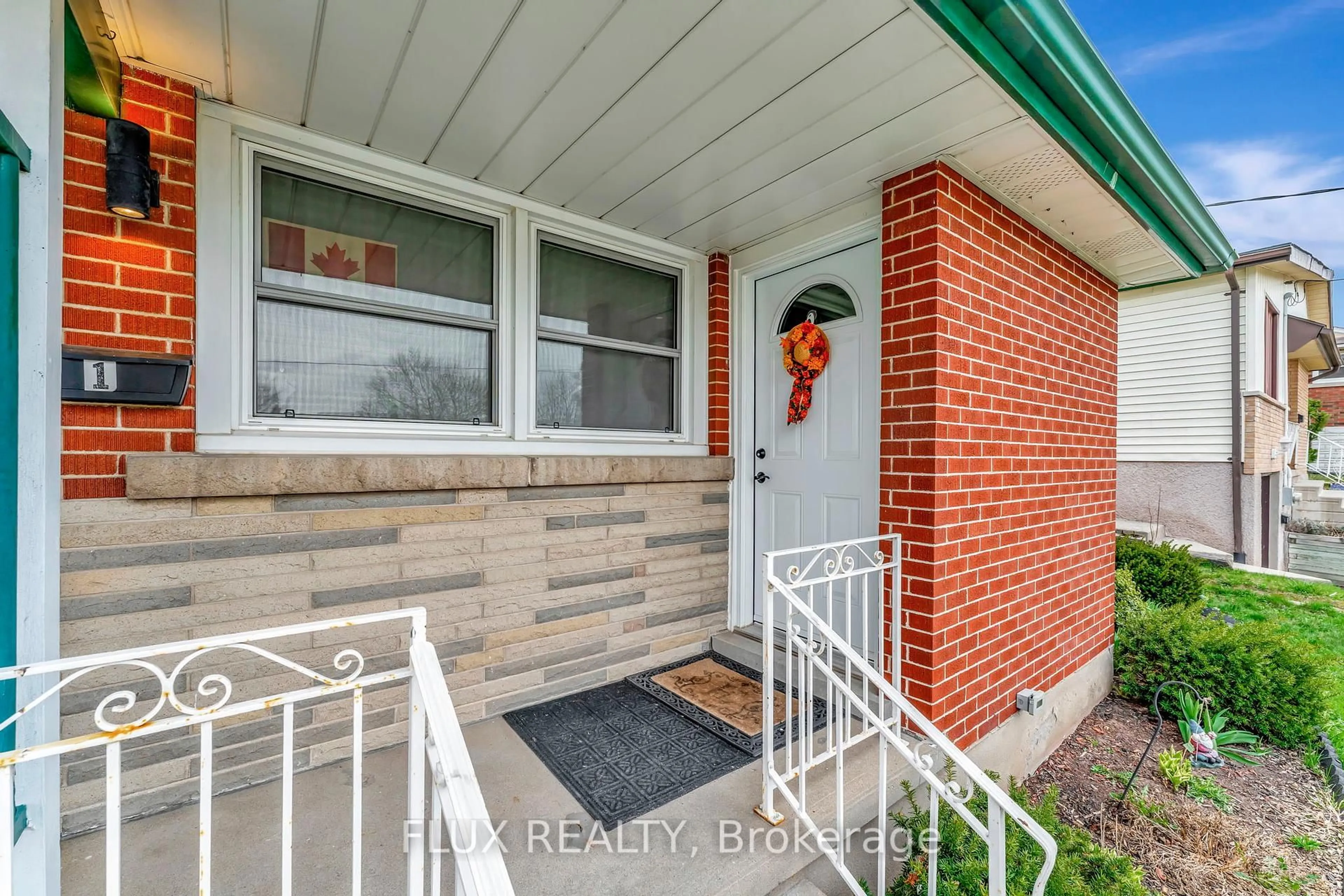 Indoor entryway for 204 Clark Ave, Kitchener Ontario N2C 1Y5