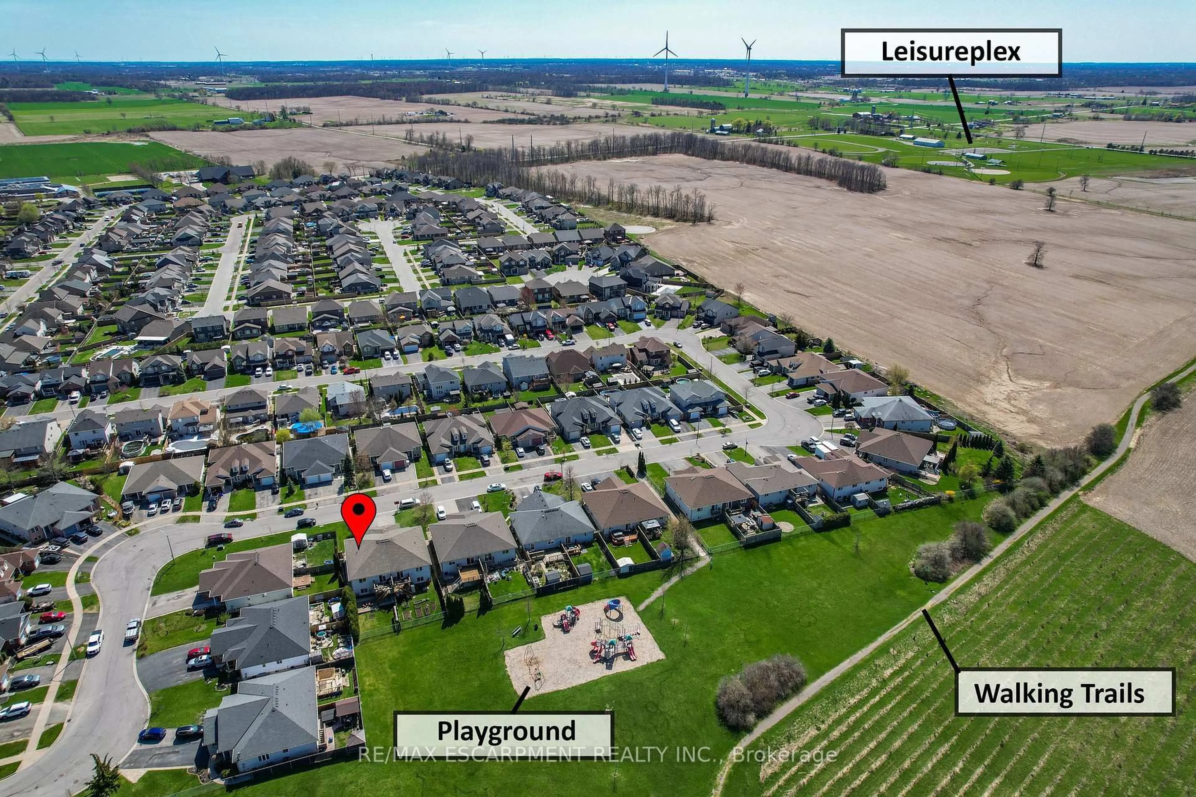 A pic from outside/outdoor area/front of a property/back of a property/a pic from drone, street for 36 Golden Acres Dr, West Lincoln Ontario L0R 2A0