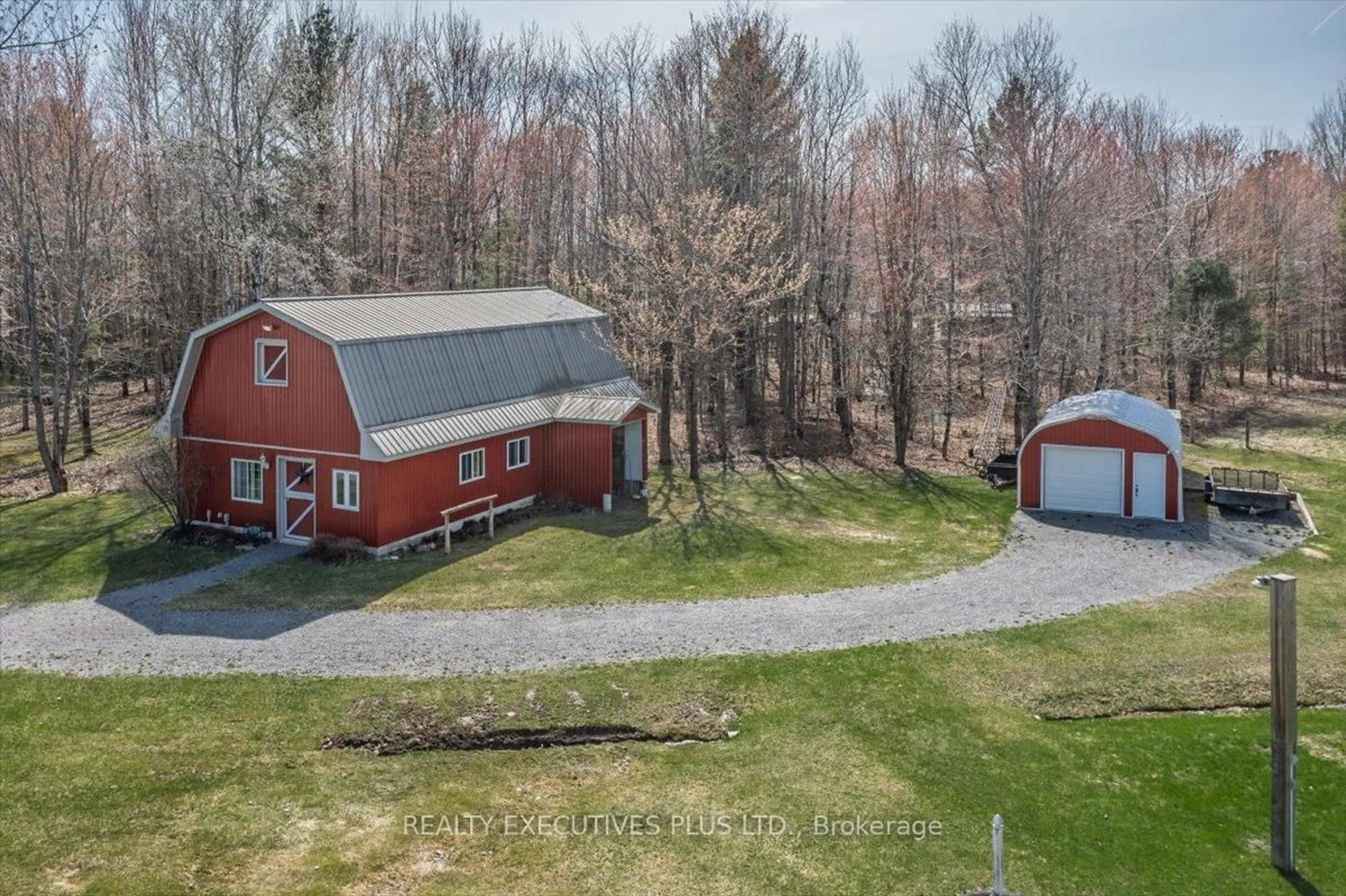 A pic from outside/outdoor area/front of a property/back of a property/a pic from drone, unknown for 2935 Baseline Rd, Clarence-Rockland Ontario K0A 3N0