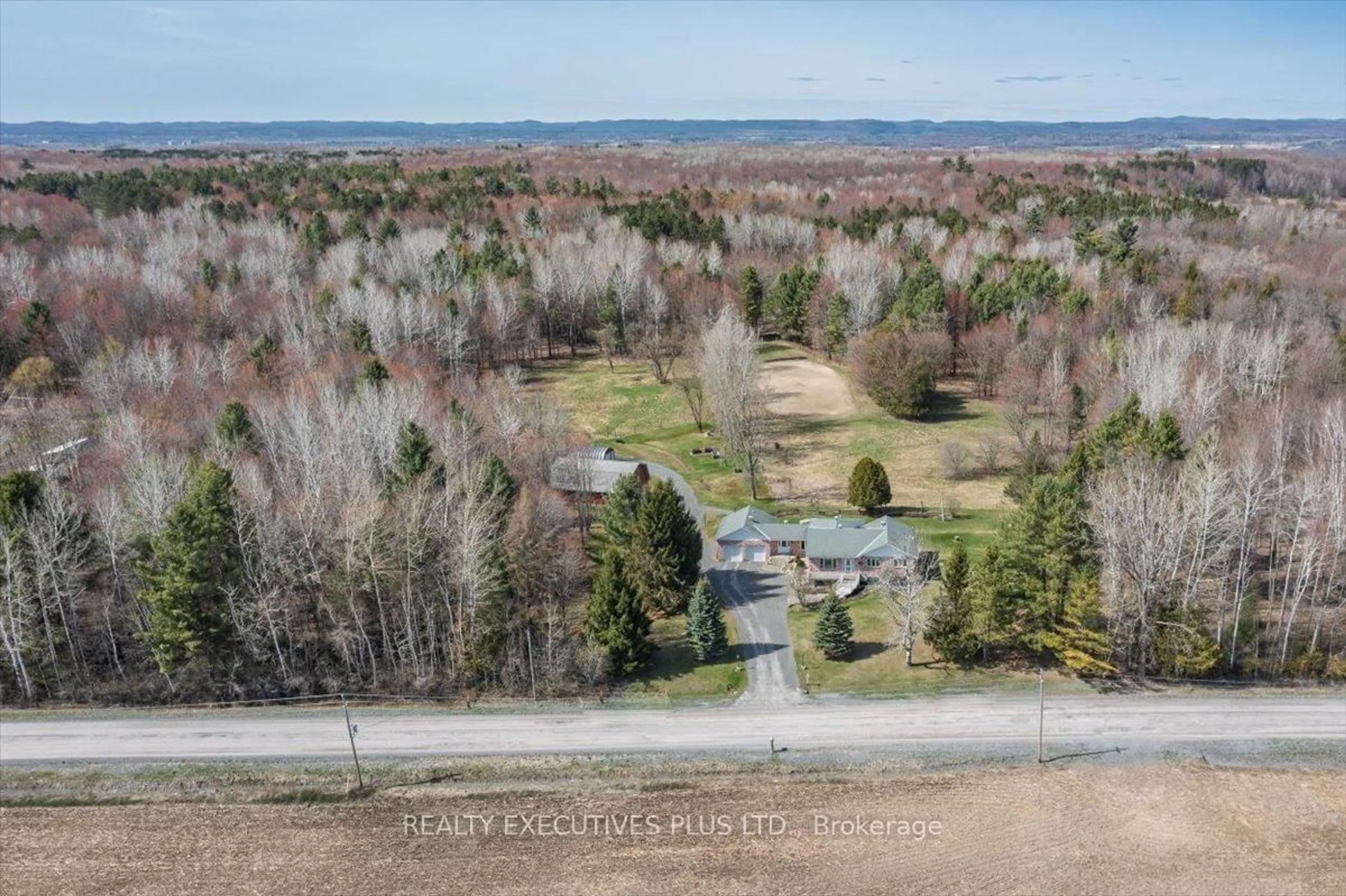 A pic from outside/outdoor area/front of a property/back of a property/a pic from drone, water/lake/river/ocean view for 2935 Baseline Rd, Clarence-Rockland Ontario K0A 3N0