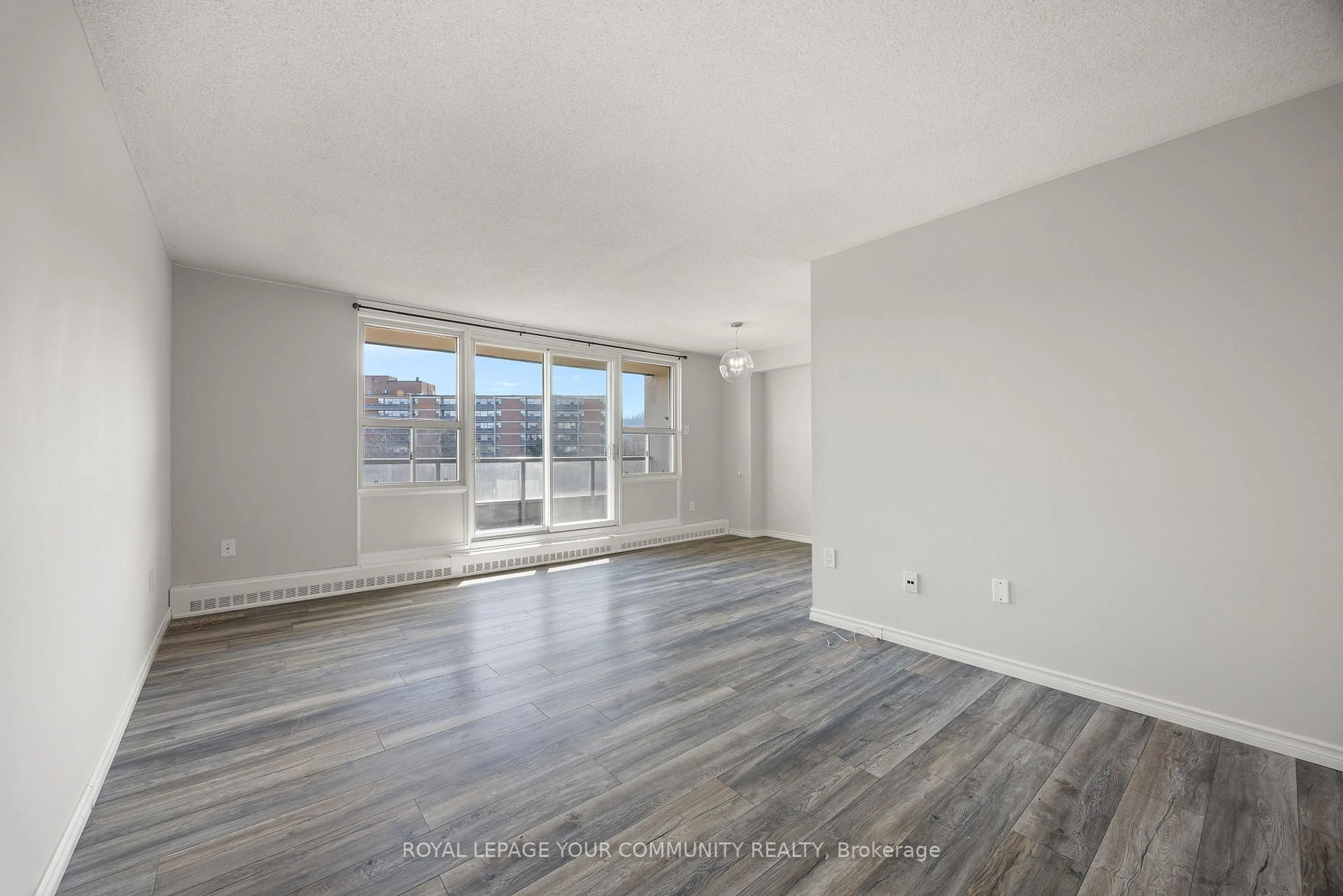 A pic of a room for 1966 Main St #808, Hamilton Ontario L8S 1J6