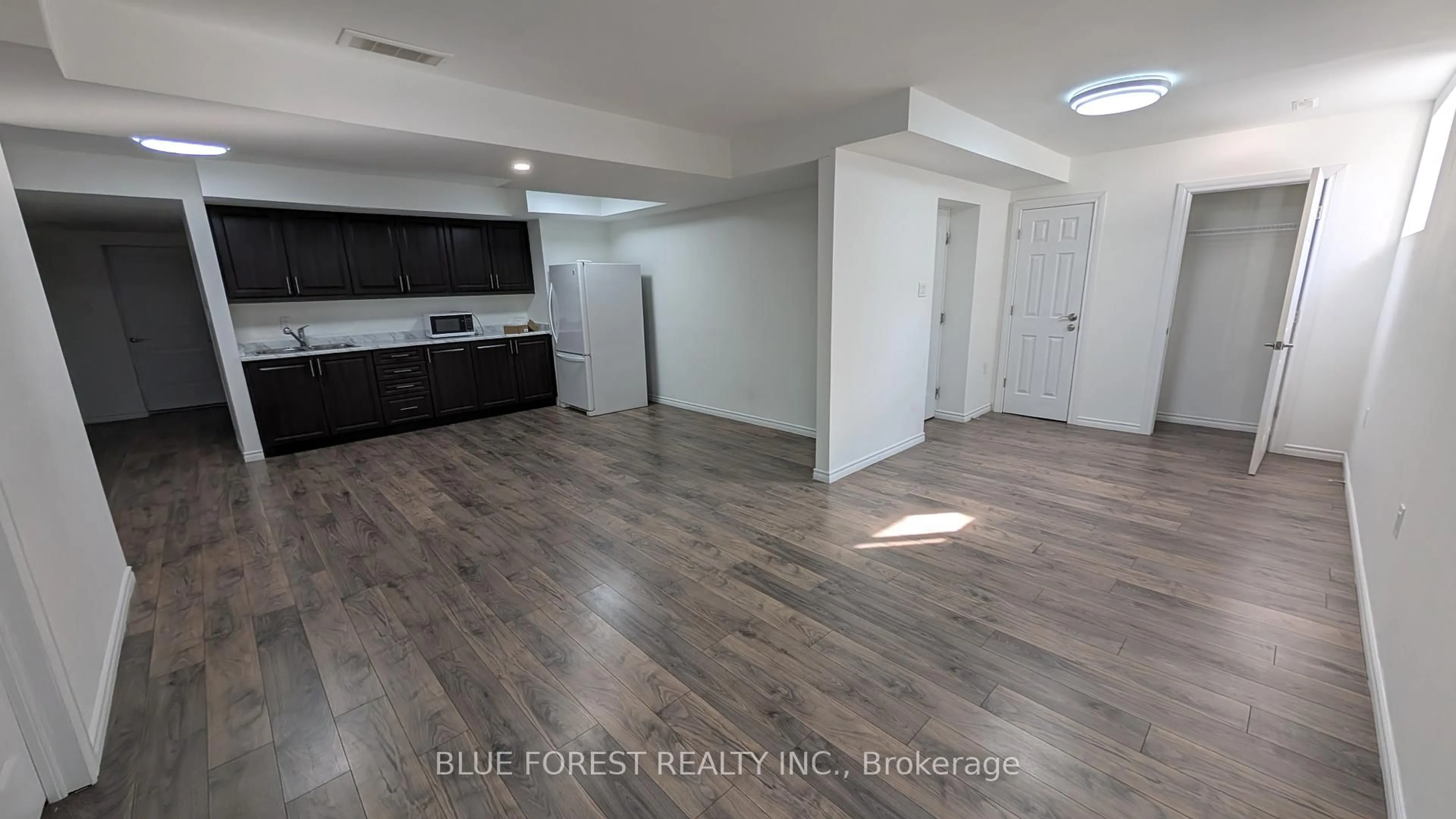 A pic of a room for 2023 Westwick Walk, London South Ontario N6P 0A2