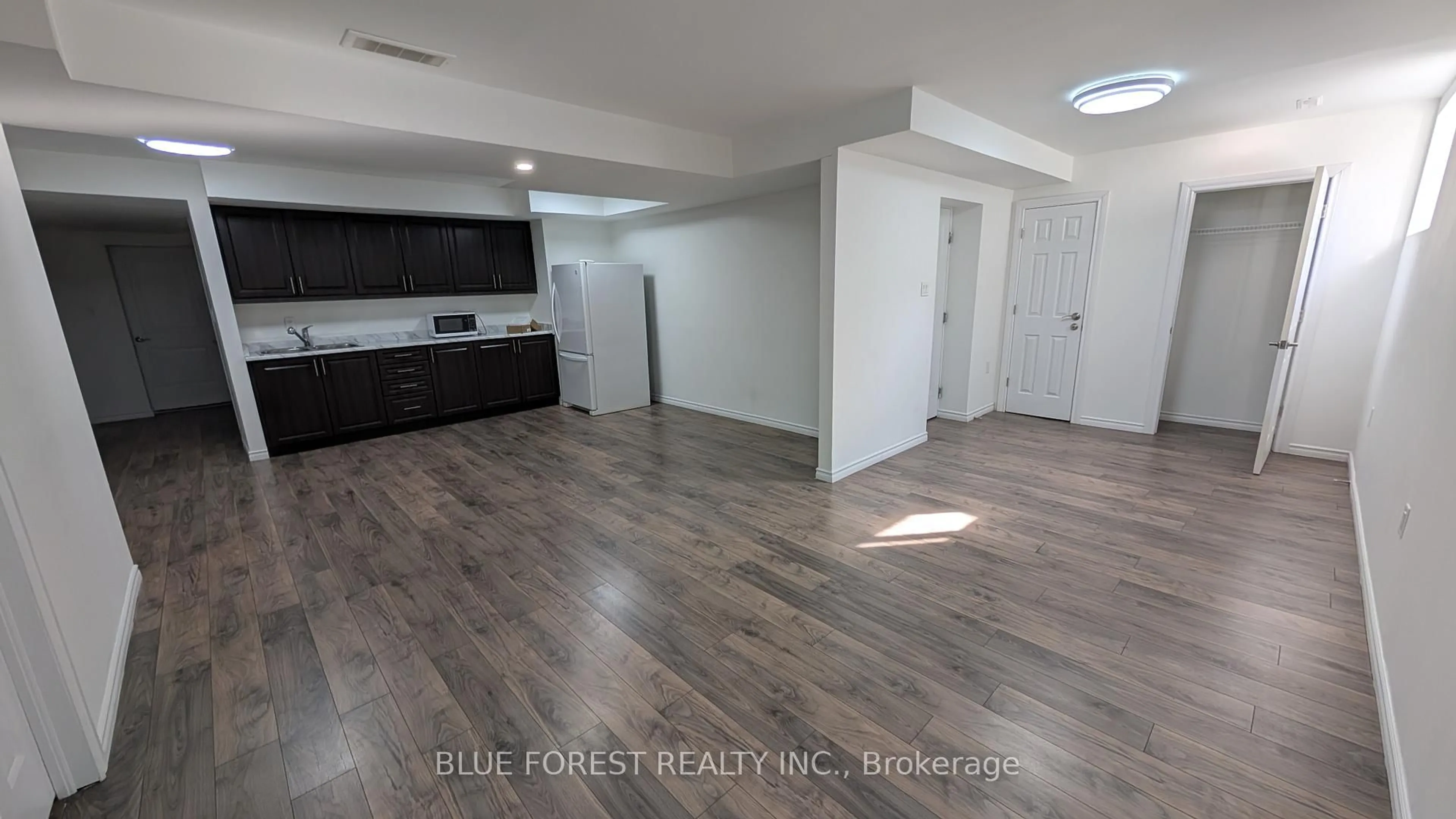 A pic of a room for 2023 Westwick Walk, London South Ontario N6P 0A2